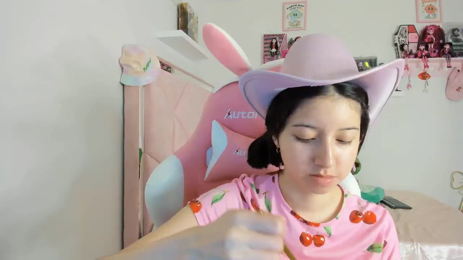 Gallery image thumbnail from Cherrycute666's myfreecams stream on, 10/27/2024, 01:28 image 4 of 20