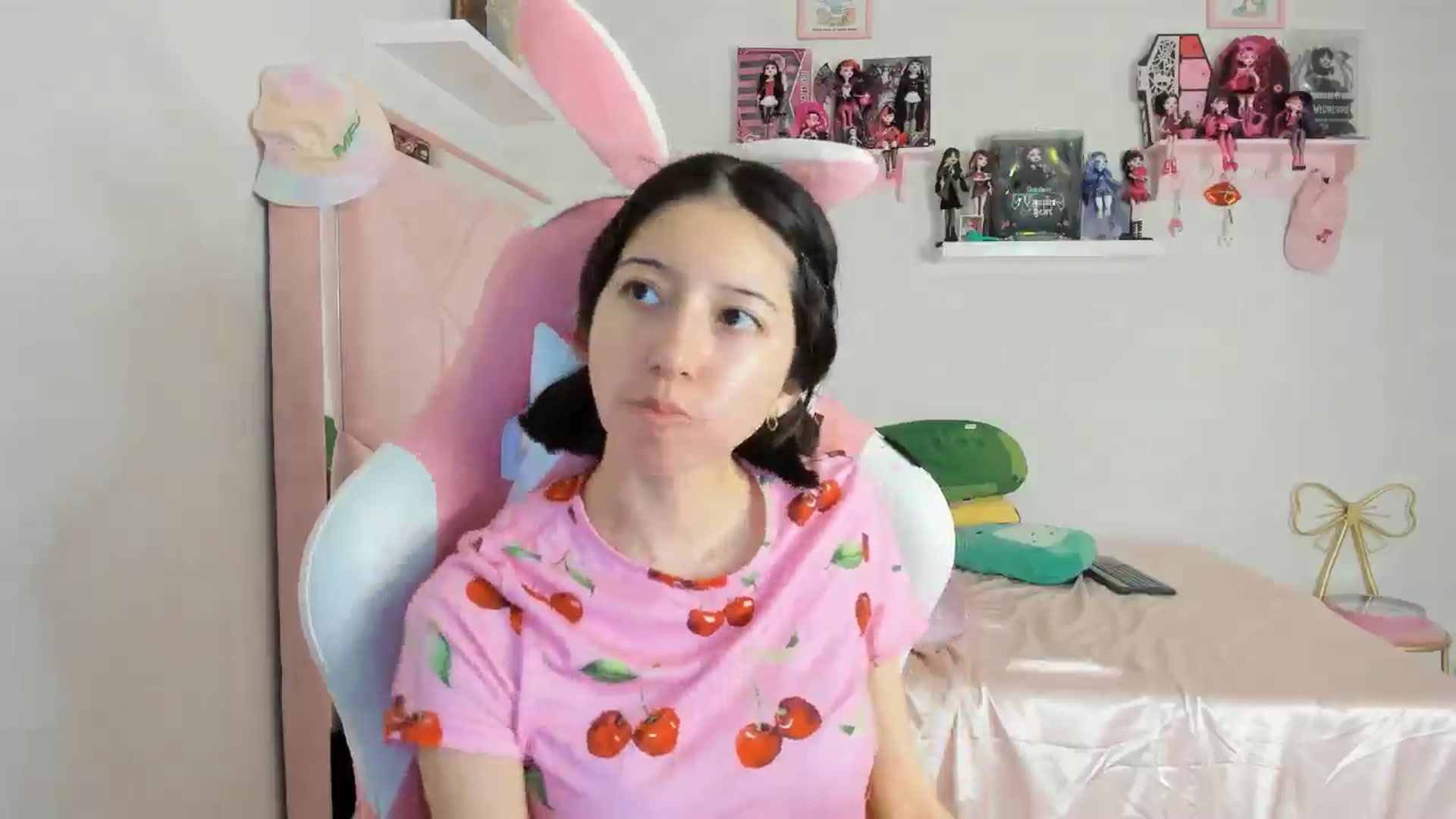 Gallery image thumbnail from Cherrycute666's myfreecams stream on, 10/27/2024, 01:28 image 13 of 20