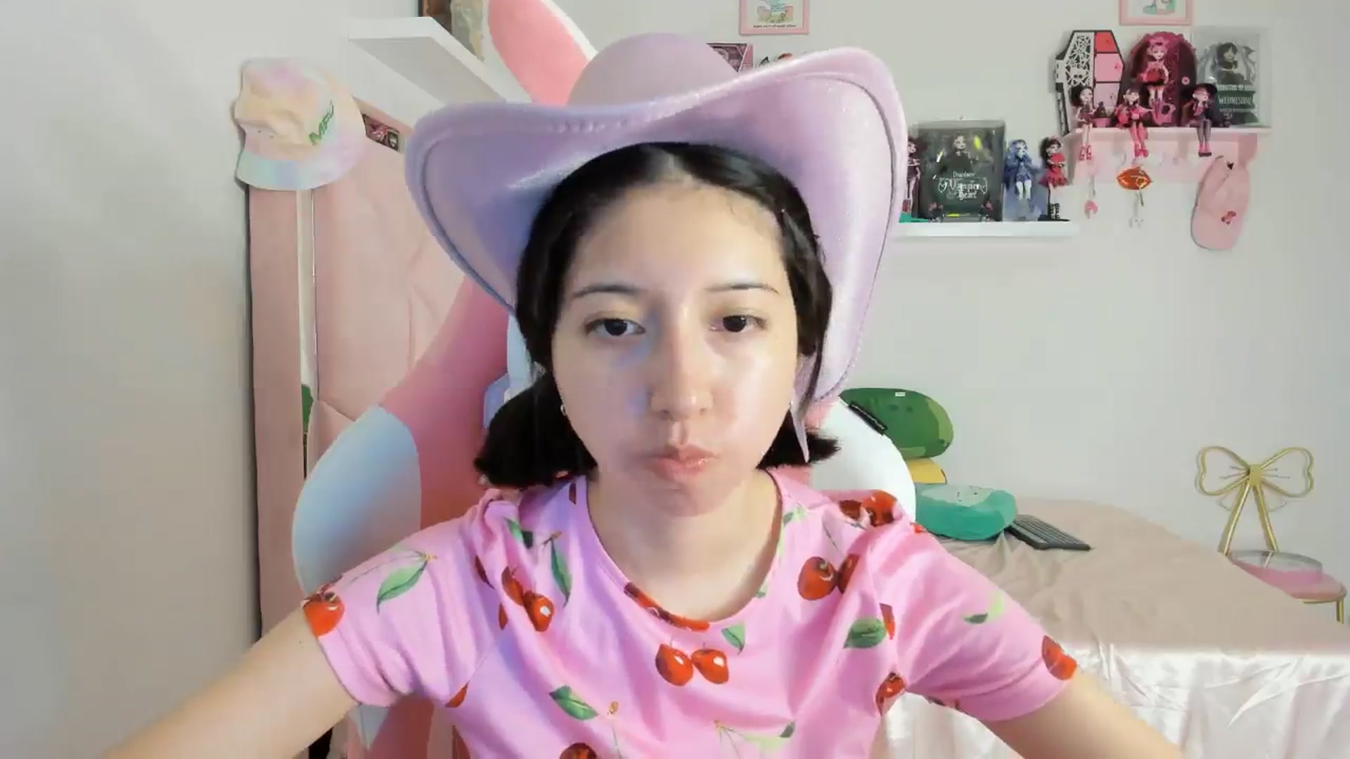 Gallery image thumbnail from Cherrycute666's myfreecams stream on, 10/27/2024, 01:28 image 6 of 20
