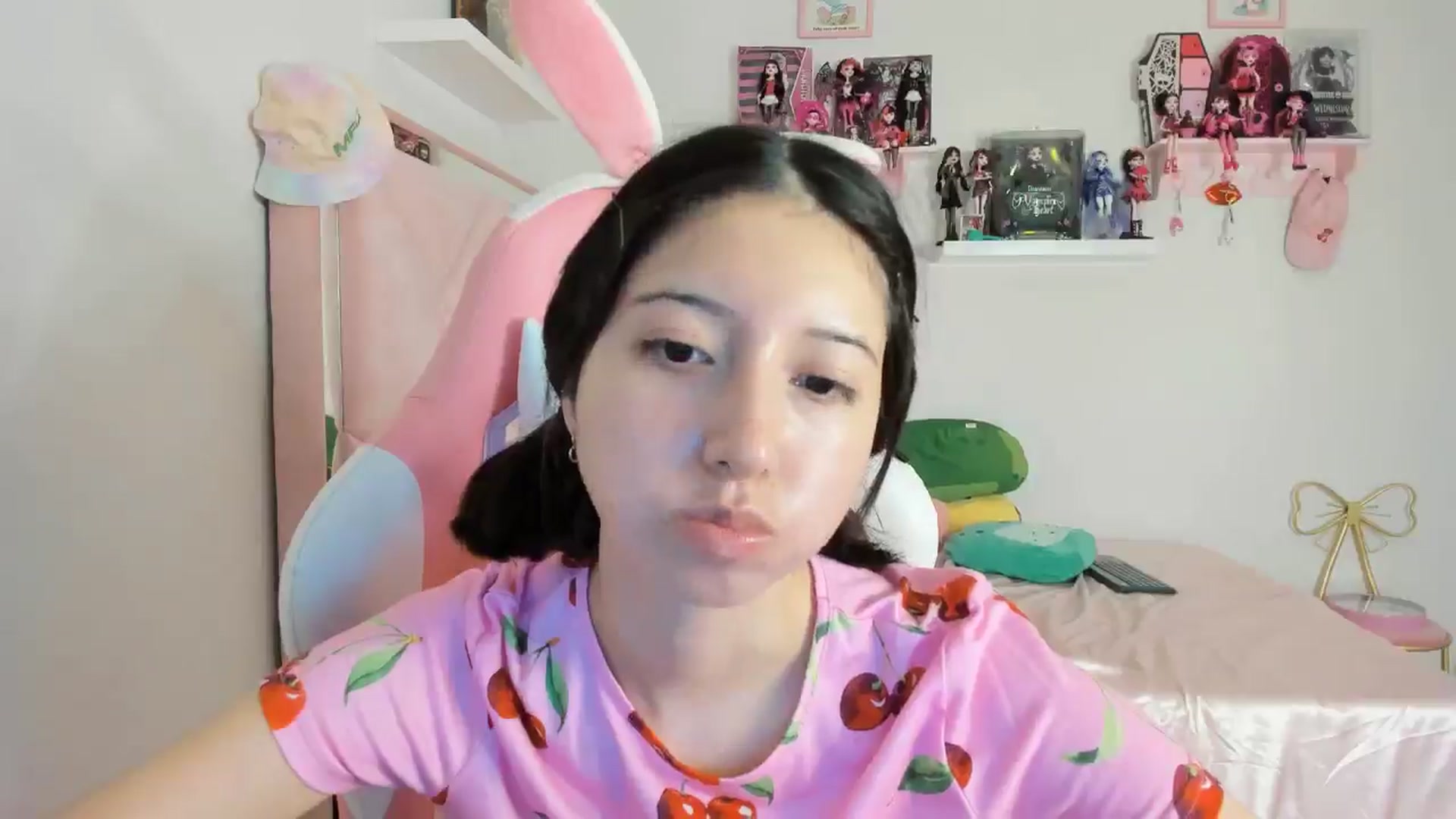 Gallery image thumbnail from Cherrycute666's myfreecams stream on, 10/27/2024, 01:28 image 19 of 20