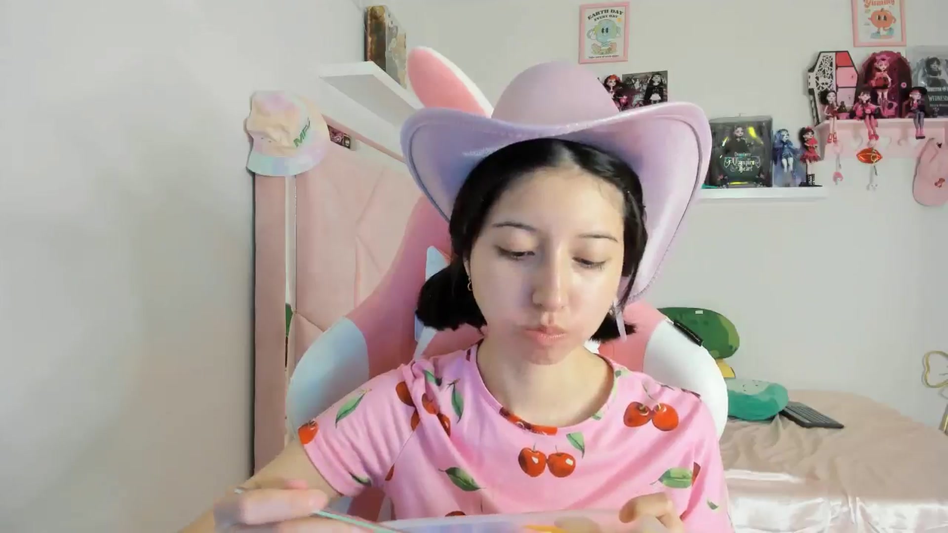 Gallery image thumbnail from Cherrycute666's myfreecams stream on, 10/27/2024, 01:28 image 2 of 20
