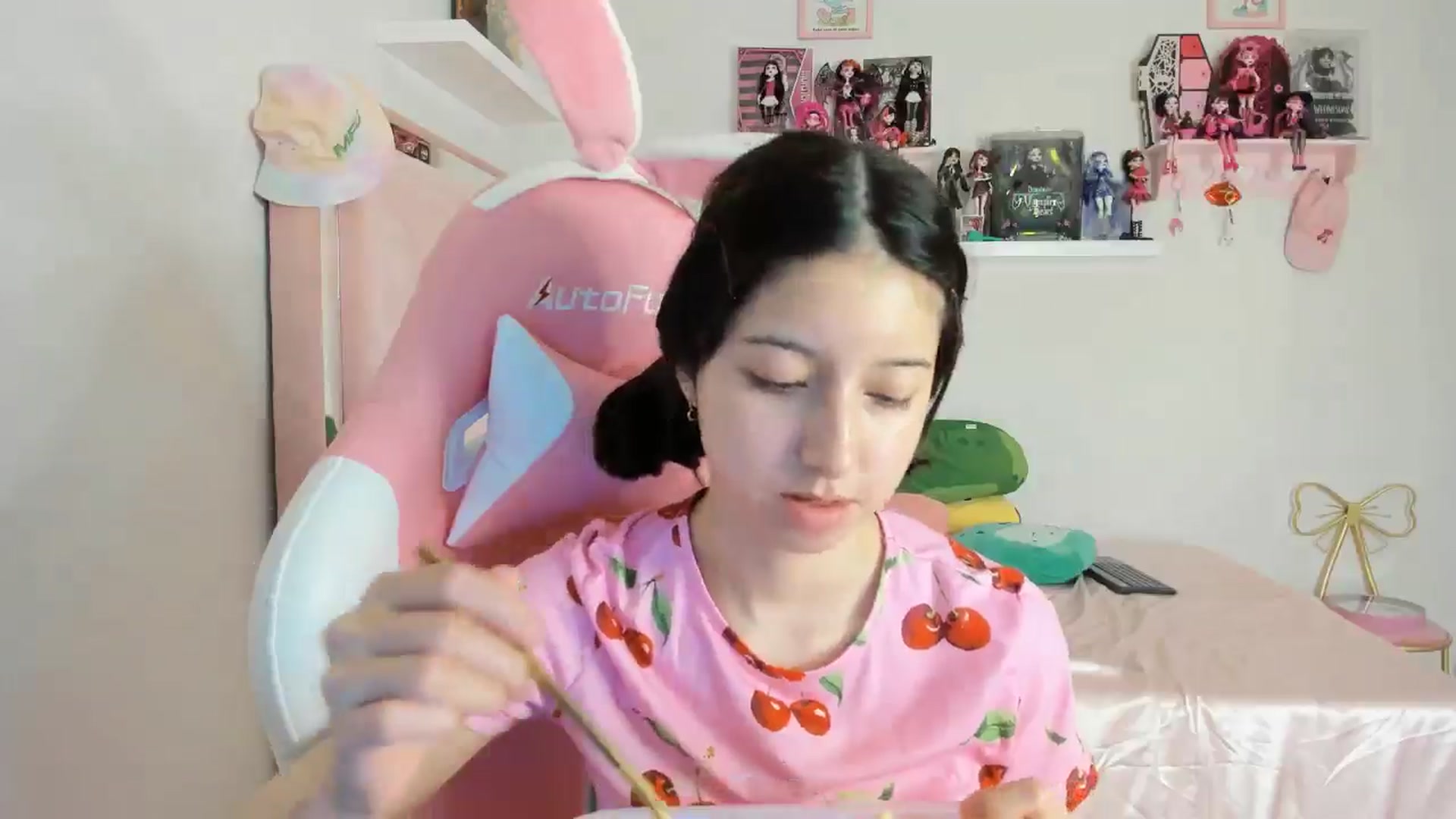 Gallery image thumbnail from Cherrycute666's myfreecams stream on, 10/27/2024, 01:28 image 20 of 20