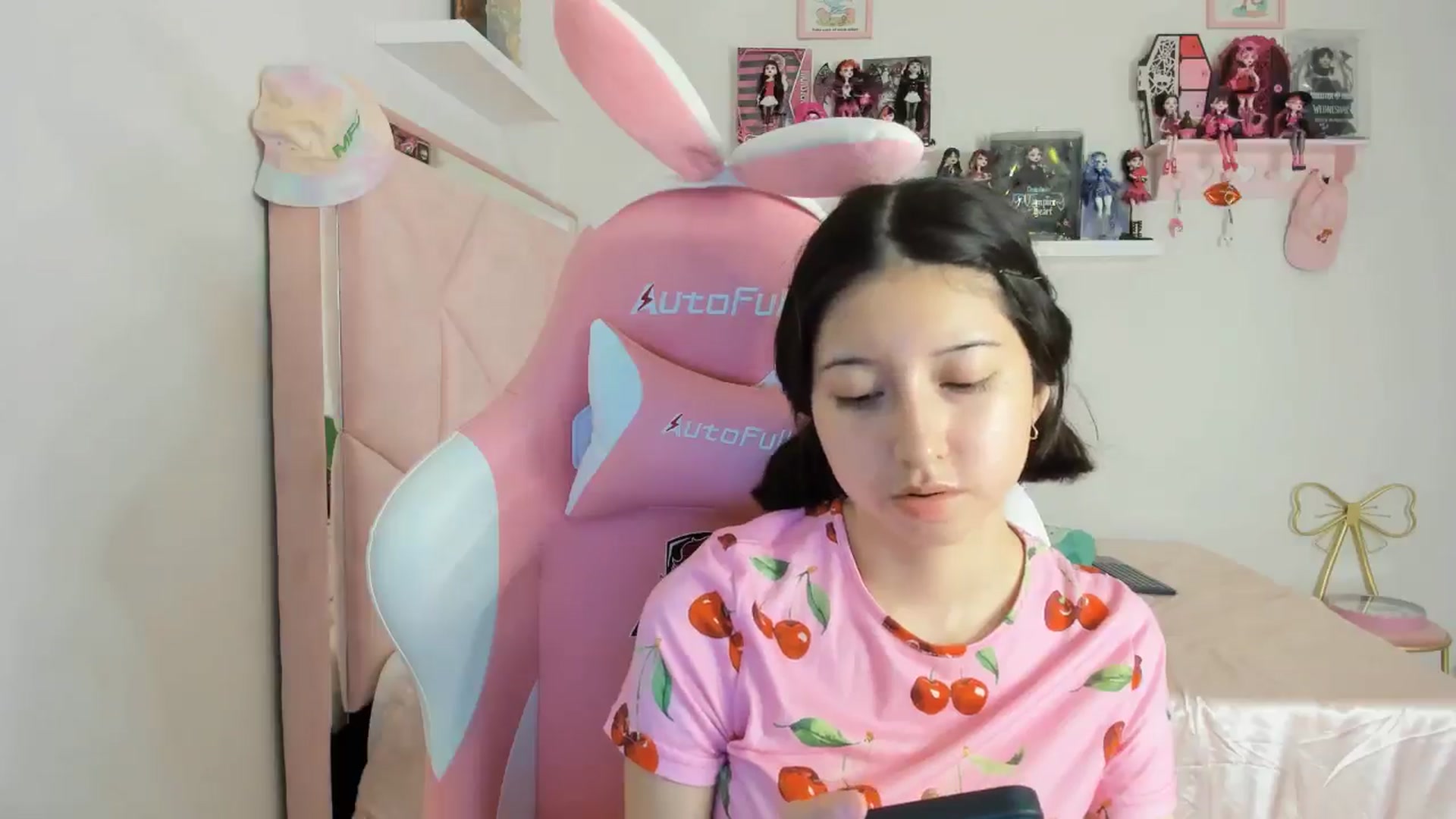 Gallery image thumbnail from Cherrycute666's myfreecams stream on, 10/27/2024, 01:28 image 14 of 20