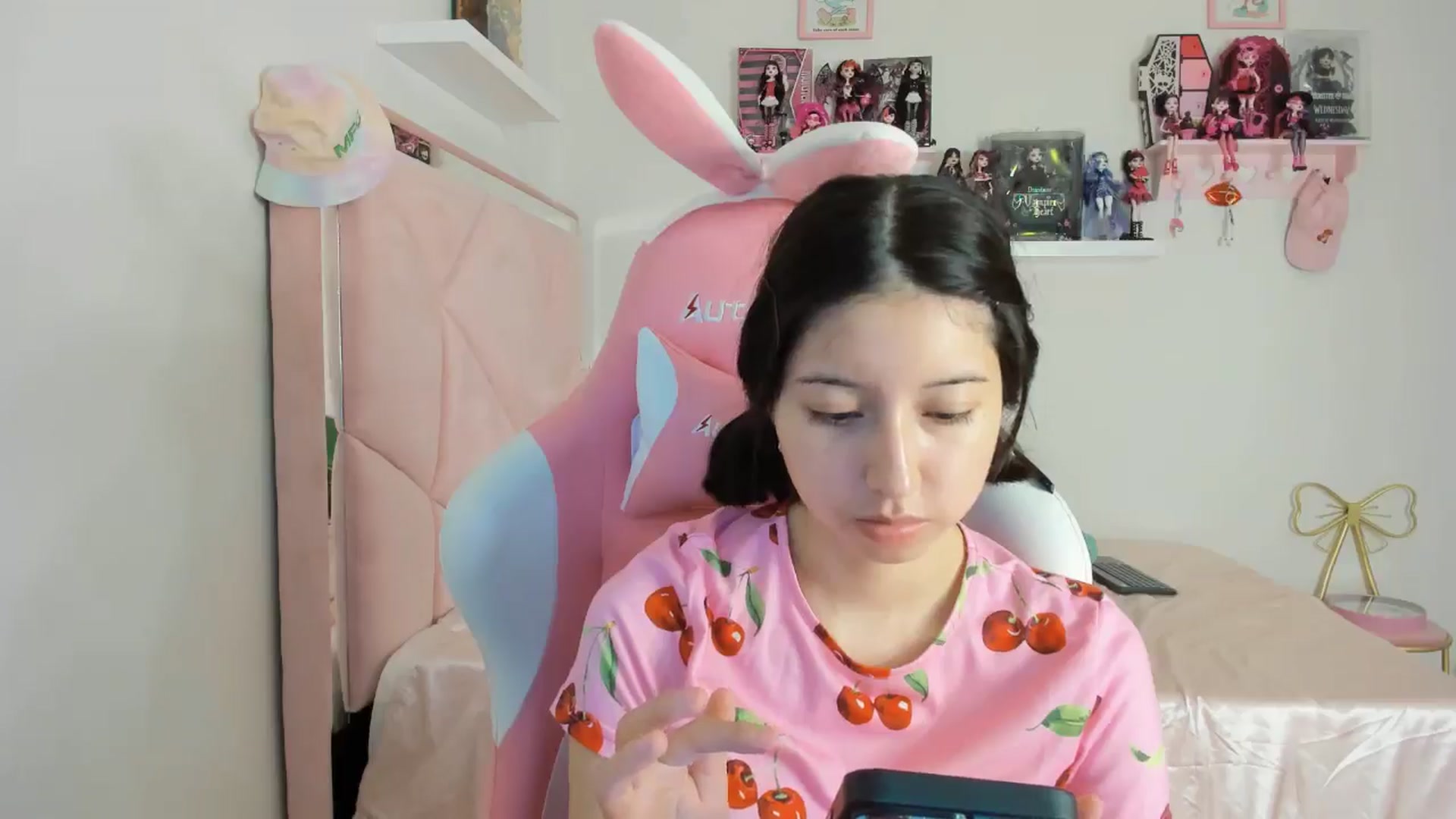 Gallery image thumbnail from Cherrycute666's myfreecams stream on, 10/27/2024, 01:28 image 7 of 20
