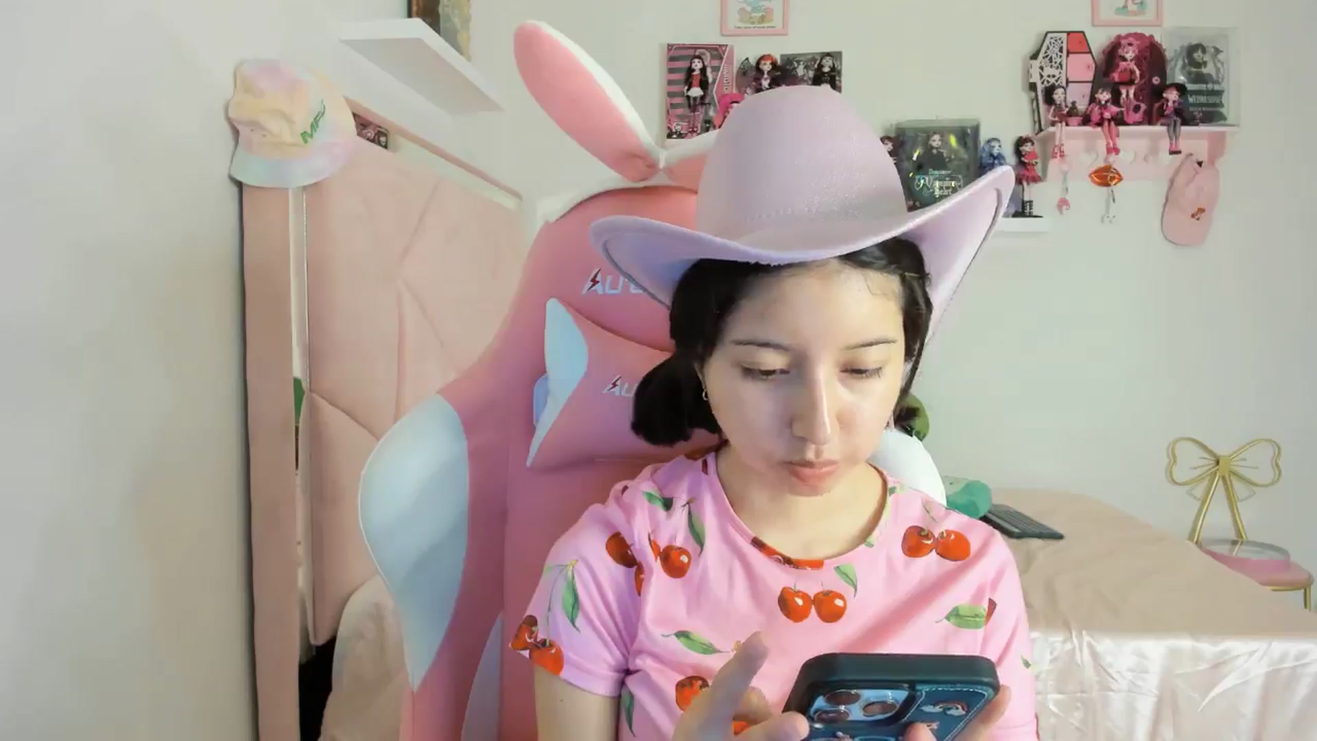 Gallery image thumbnail from Cherrycute666's myfreecams stream on, 10/27/2024, 01:28 image 5 of 20