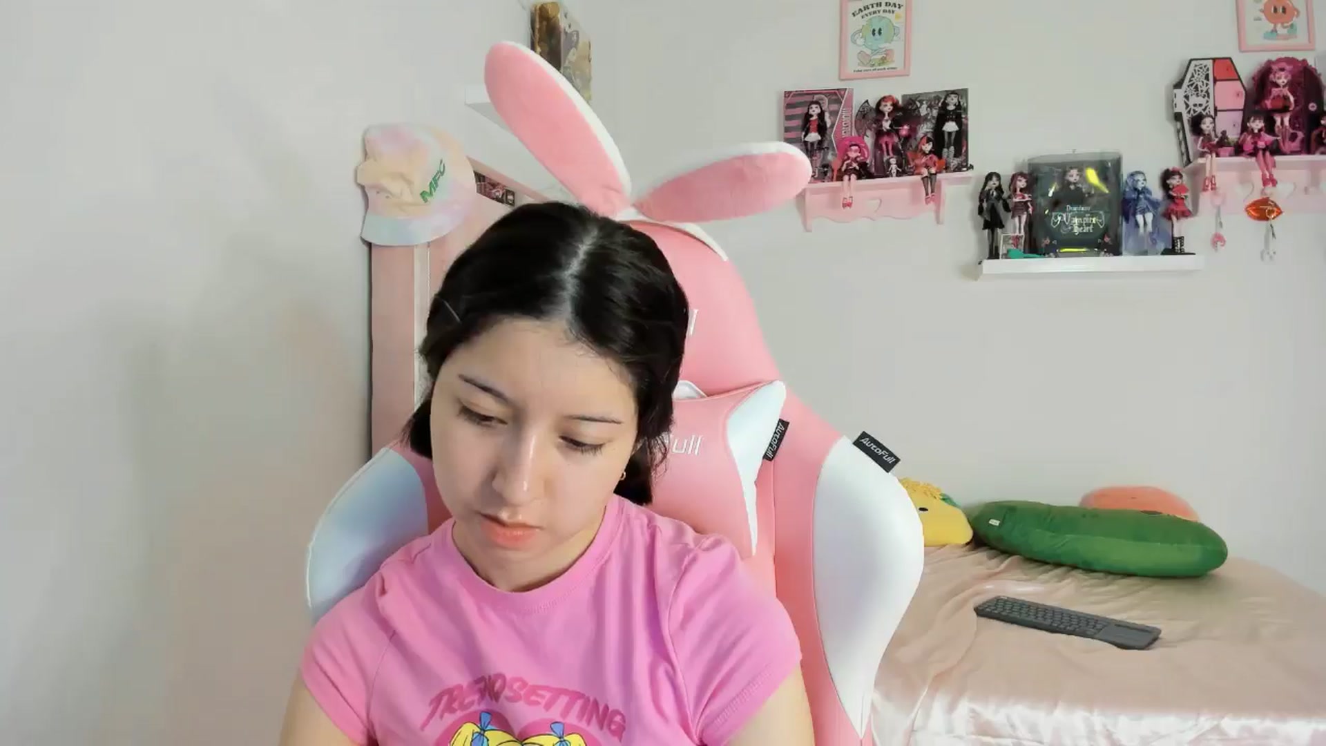 Gallery image thumbnail from Cherrycute666's myfreecams stream on, 10/27/2024, 23:37 image 10 of 20