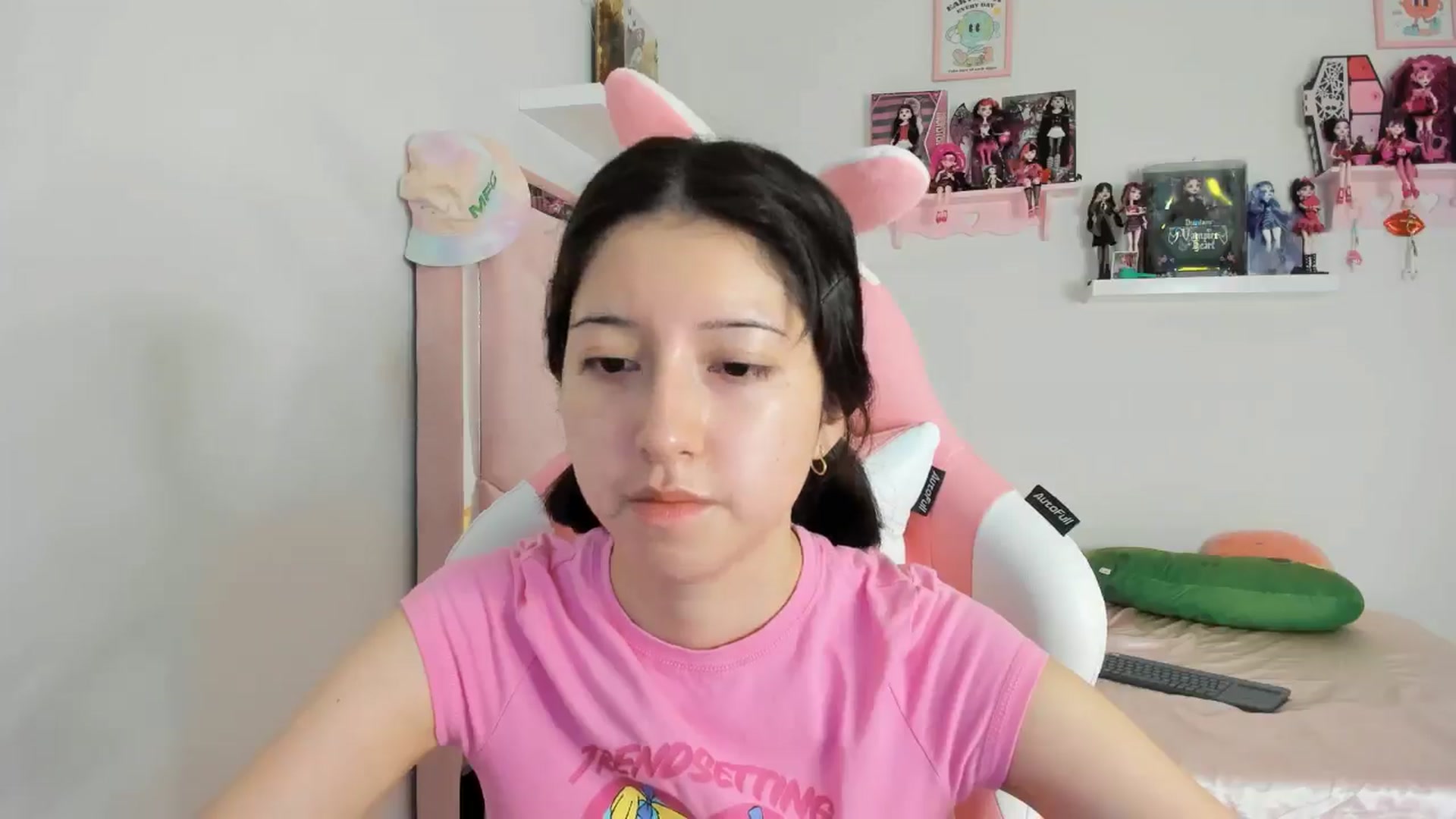 Gallery image thumbnail from Cherrycute666's myfreecams stream on, 10/27/2024, 23:37 image 5 of 20