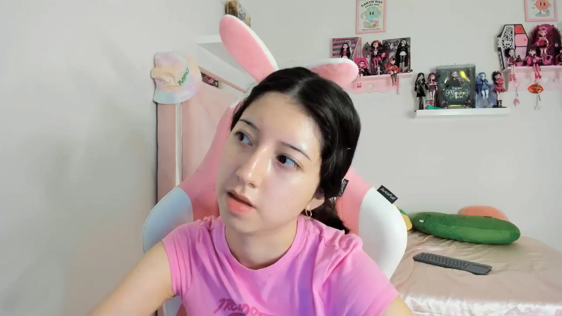 Gallery image thumbnail from Cherrycute666's myfreecams stream on, 10/27/2024, 23:37 image 9 of 20