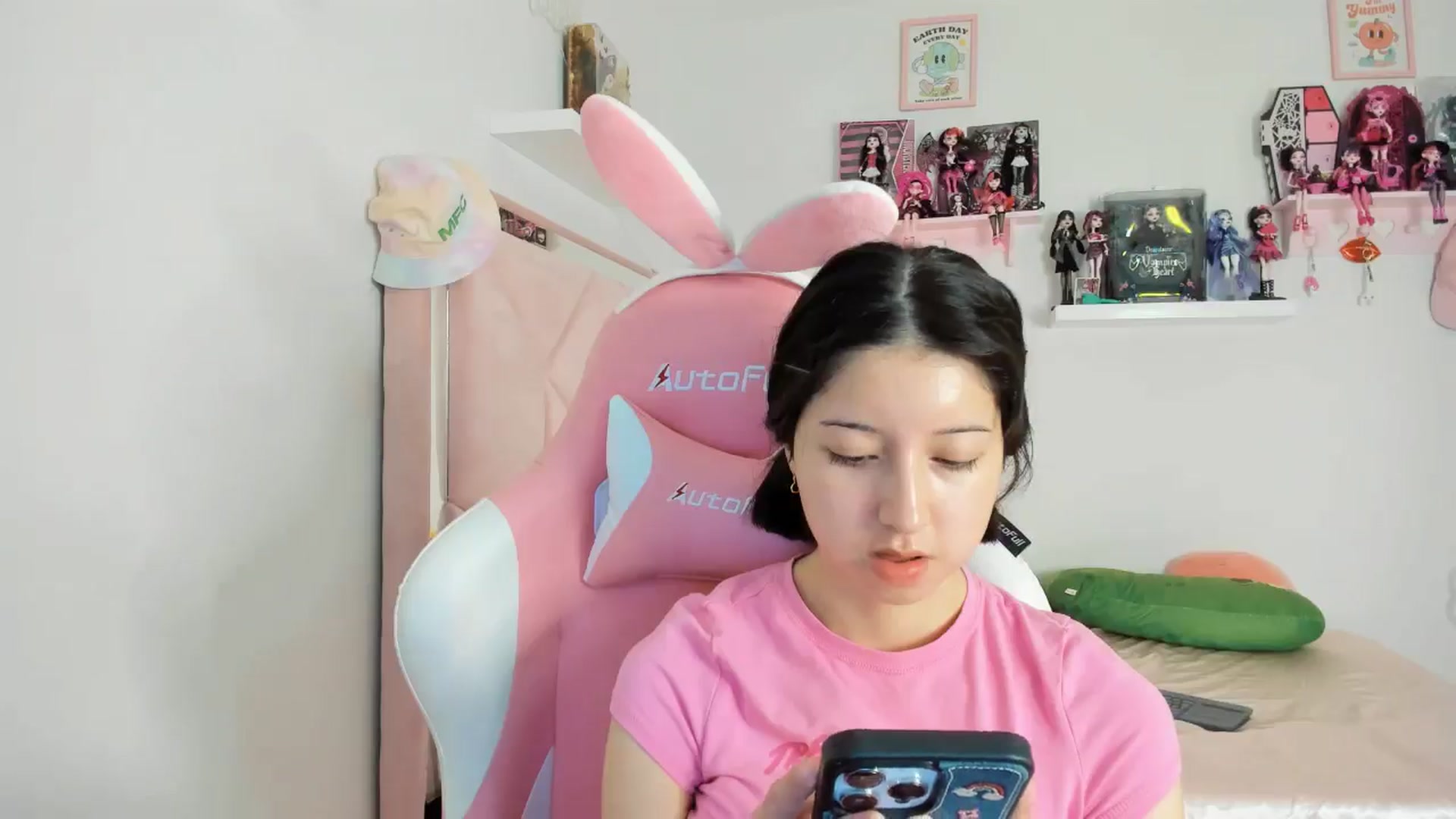 Gallery image thumbnail from Cherrycute666's myfreecams stream on, 10/27/2024, 23:37 image 3 of 20