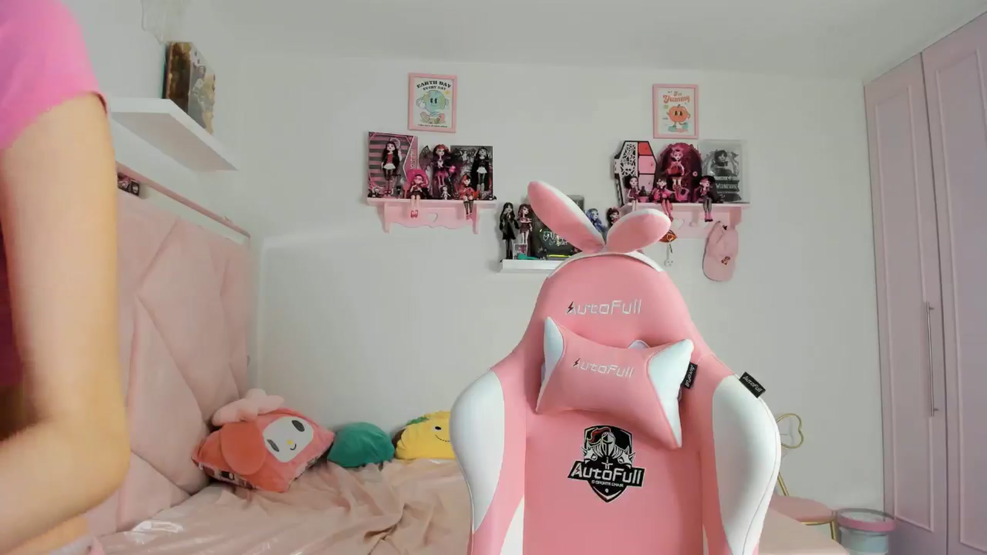 Gallery image thumbnail from Cherrycute666's myfreecams stream on, 10/27/2024, 23:37 image 19 of 20