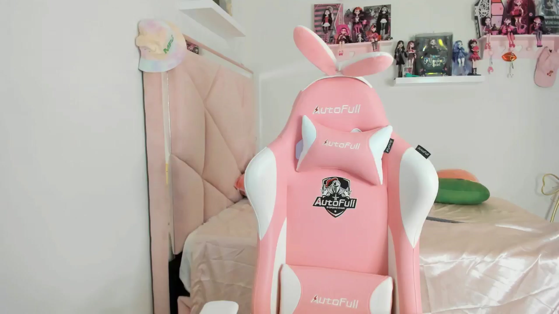 Gallery image thumbnail from Cherrycute666's myfreecams stream on, 10/28/2024, 03:41 image 20 of 20