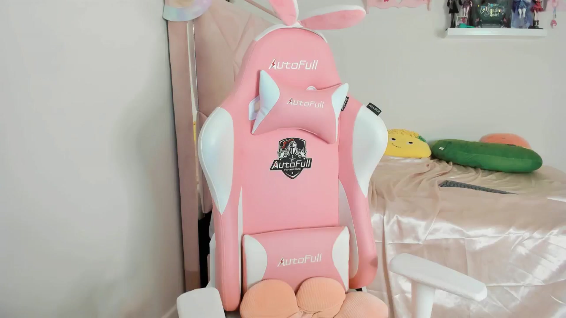 Gallery image thumbnail from Cherrycute666's myfreecams stream on, 10/28/2024, 03:41 image 17 of 20