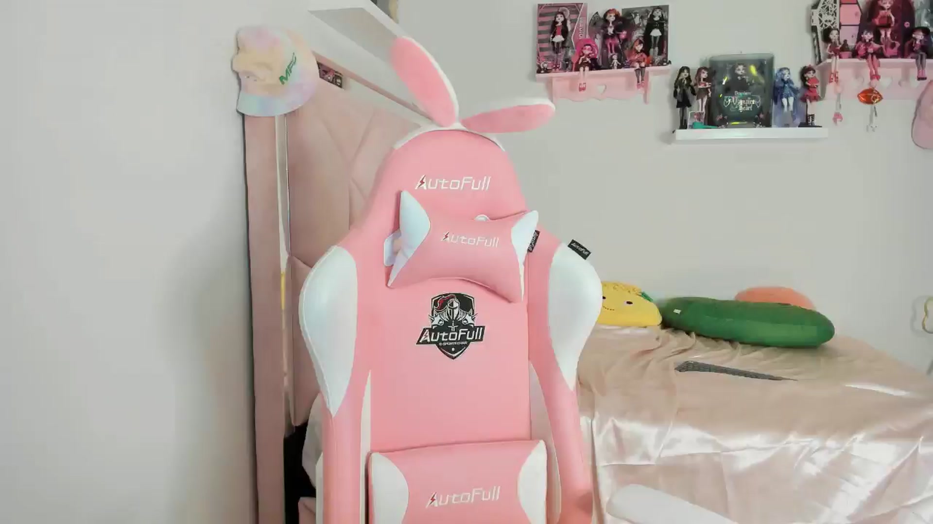 Gallery image thumbnail from Cherrycute666's myfreecams stream on, 10/28/2024, 03:41 image 18 of 20
