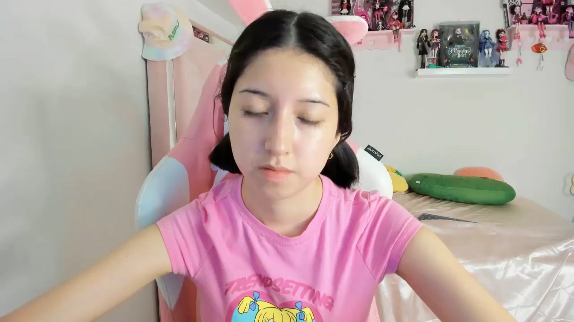 Gallery image thumbnail from Cherrycute666's myfreecams stream on, 10/28/2024, 03:41 image 4 of 20