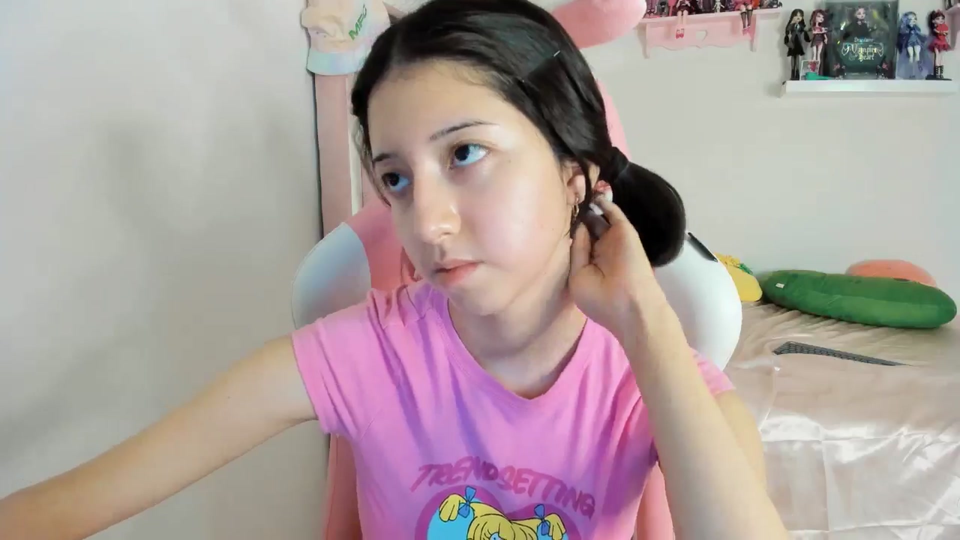Gallery image thumbnail from Cherrycute666's myfreecams stream on, 10/28/2024, 03:41 image 10 of 20