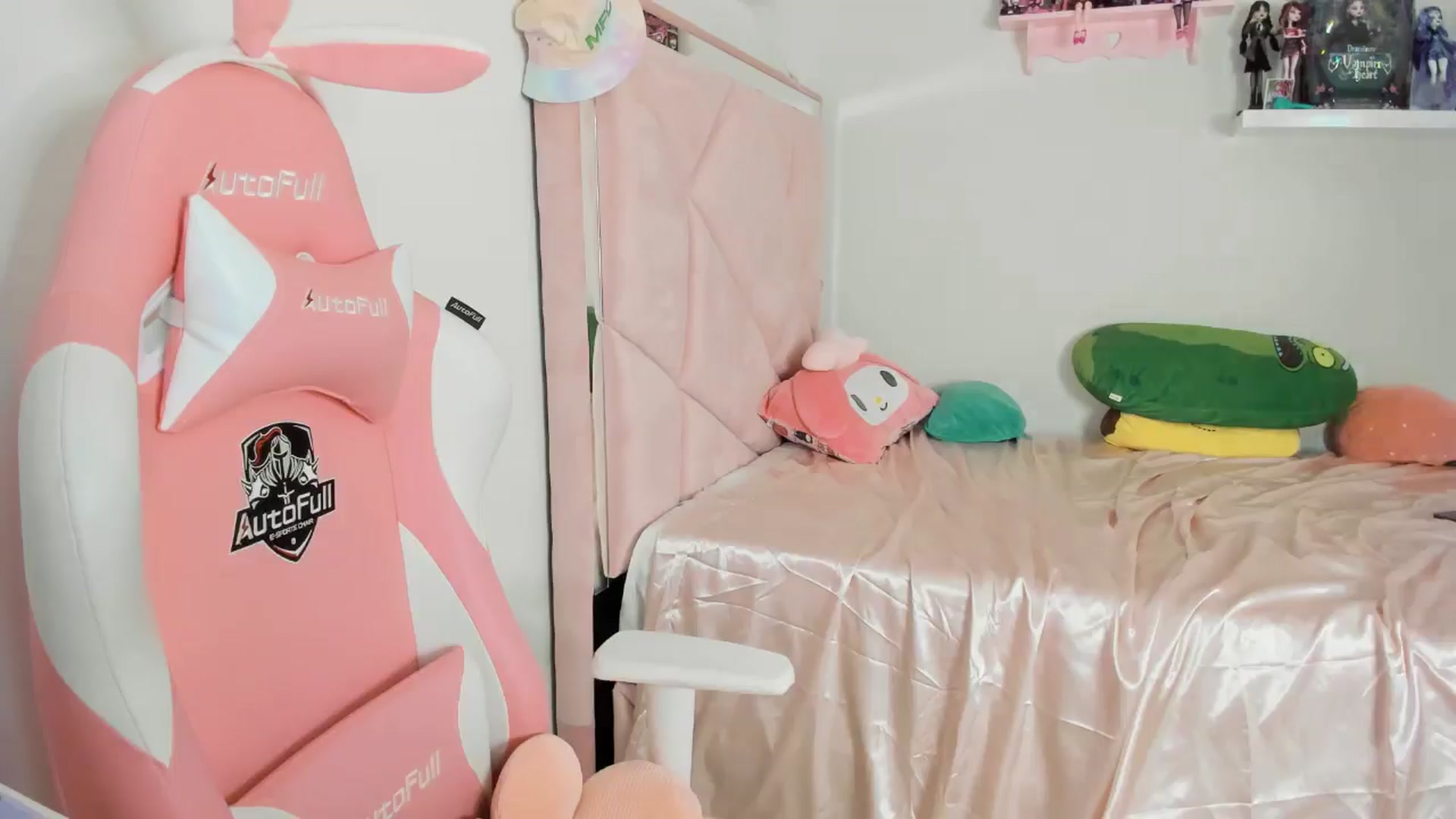 Gallery image thumbnail from Cherrycute666's myfreecams stream on, 10/28/2024, 07:35 image 6 of 20