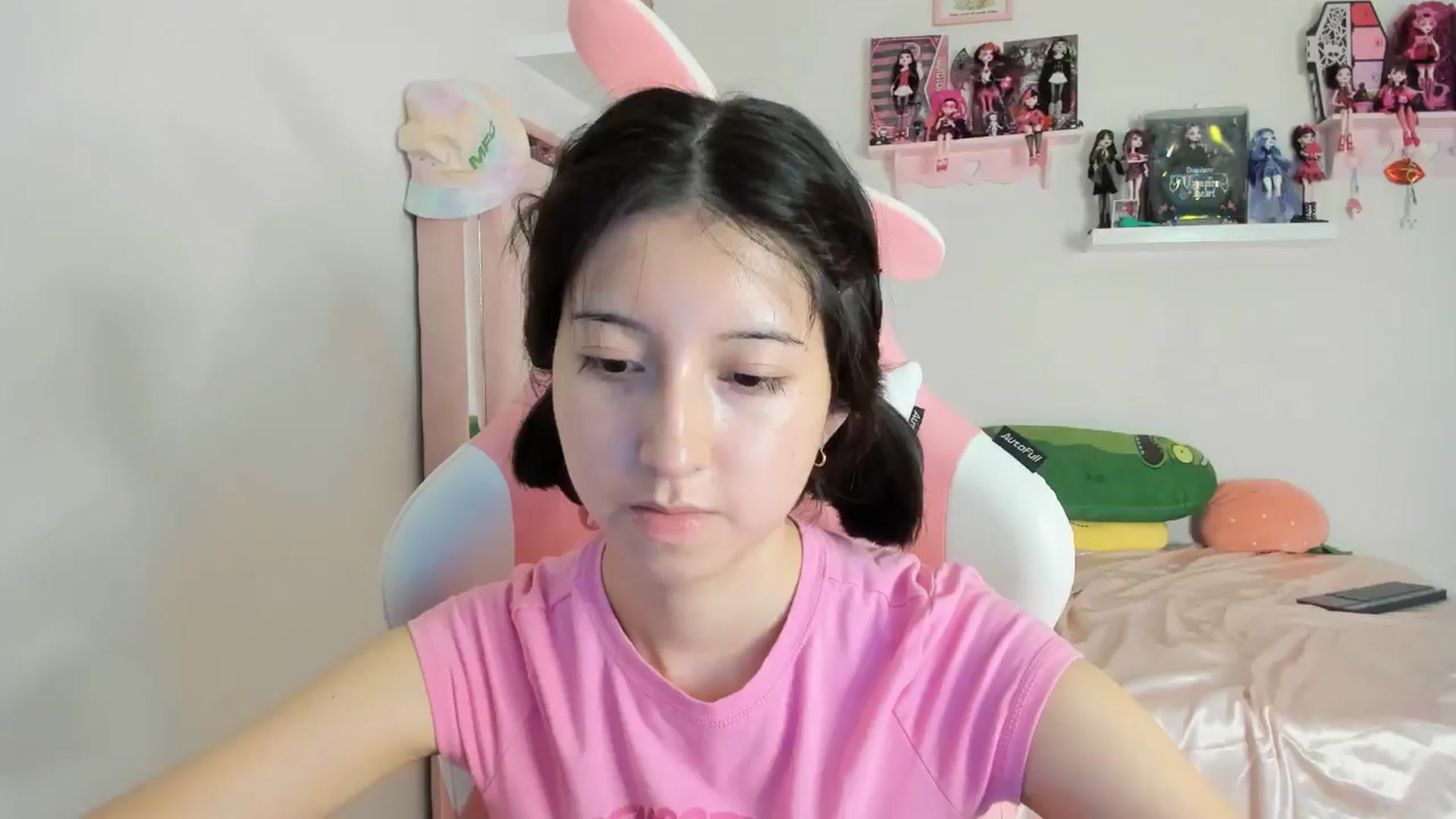 Gallery image thumbnail from Cherrycute666's myfreecams stream on, 10/28/2024, 07:35 image 17 of 20