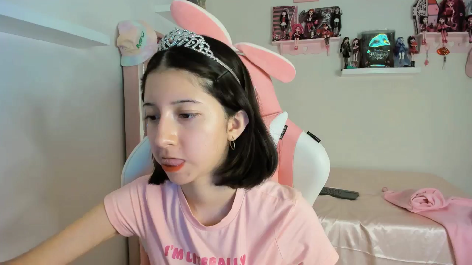 Gallery image thumbnail from Cherrycute666's myfreecams stream on, 10/29/2024, 06:30 image 6 of 20