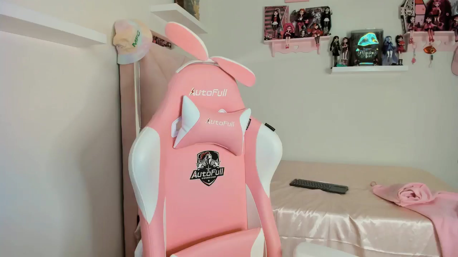 Gallery image thumbnail from Cherrycute666's myfreecams stream on, 10/29/2024, 06:30 image 7 of 20