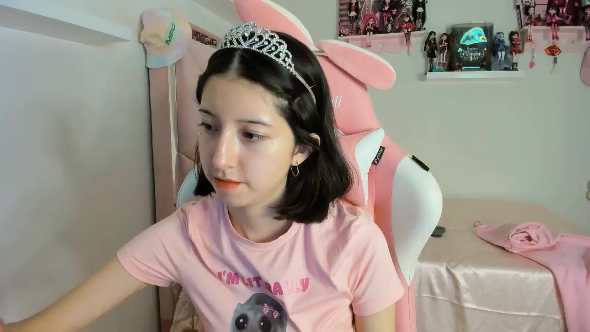 Gallery image thumbnail from Cherrycute666's myfreecams stream on, 10/29/2024, 06:30 image 1 of 20