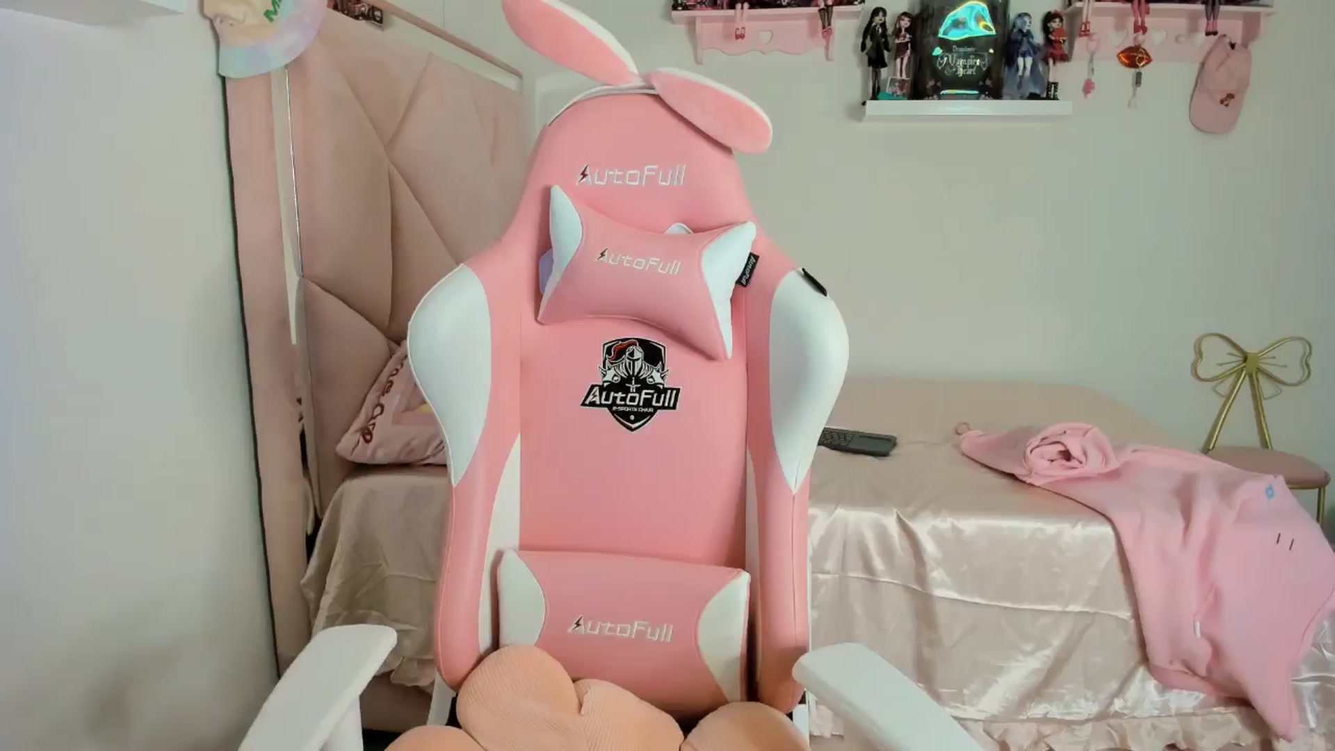 Gallery image thumbnail from Cherrycute666's myfreecams stream on, 10/29/2024, 06:30 image 14 of 20