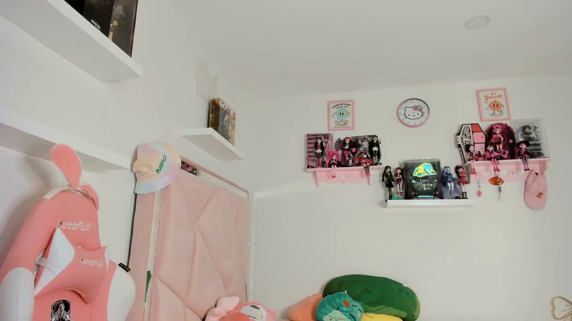 Gallery image thumbnail from Cherrycute666's myfreecams stream on, 10/29/2024, 08:48 image 14 of 20