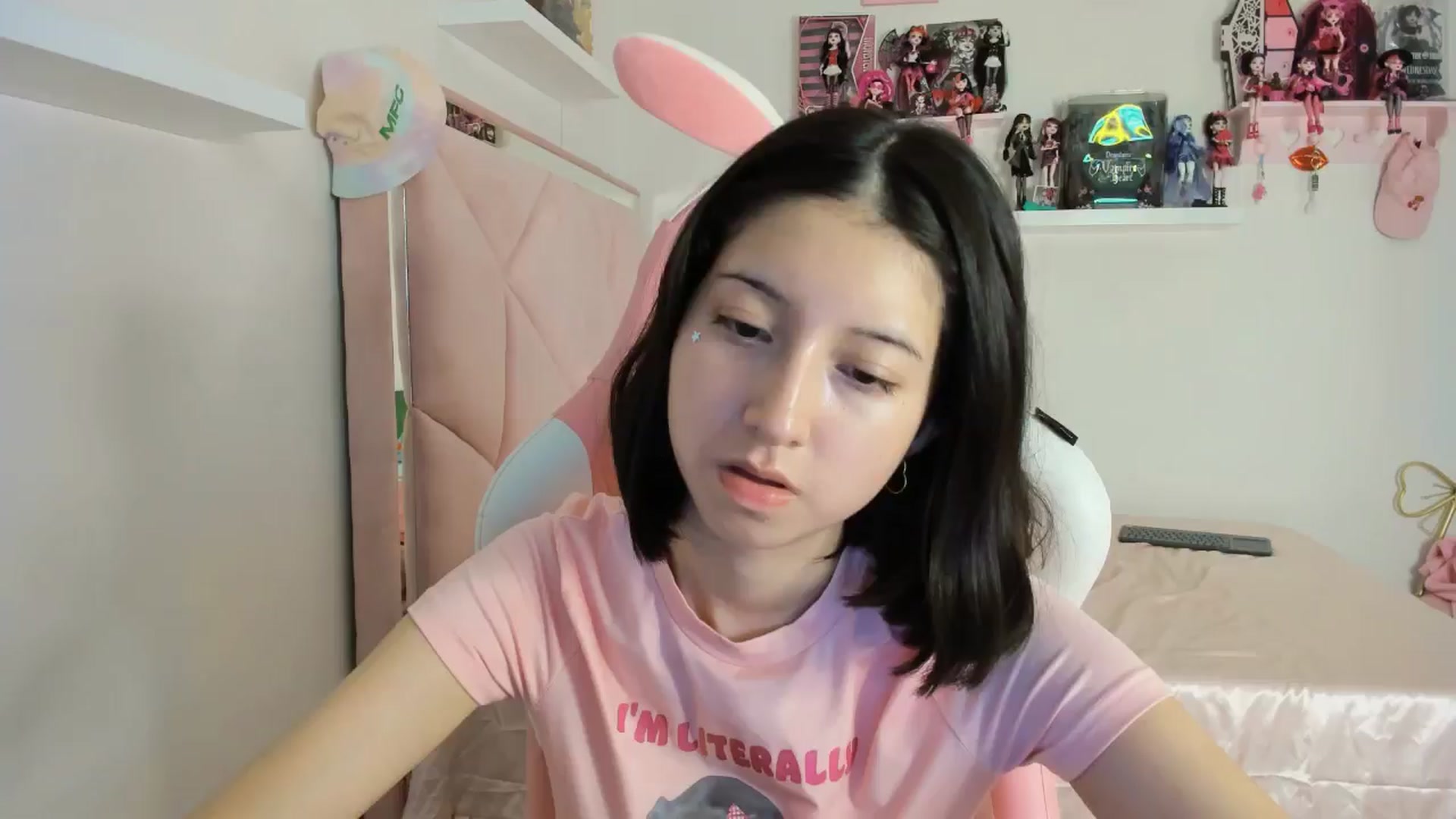 Gallery image thumbnail from Cherrycute666's myfreecams stream on, 10/29/2024, 08:48 image 17 of 20