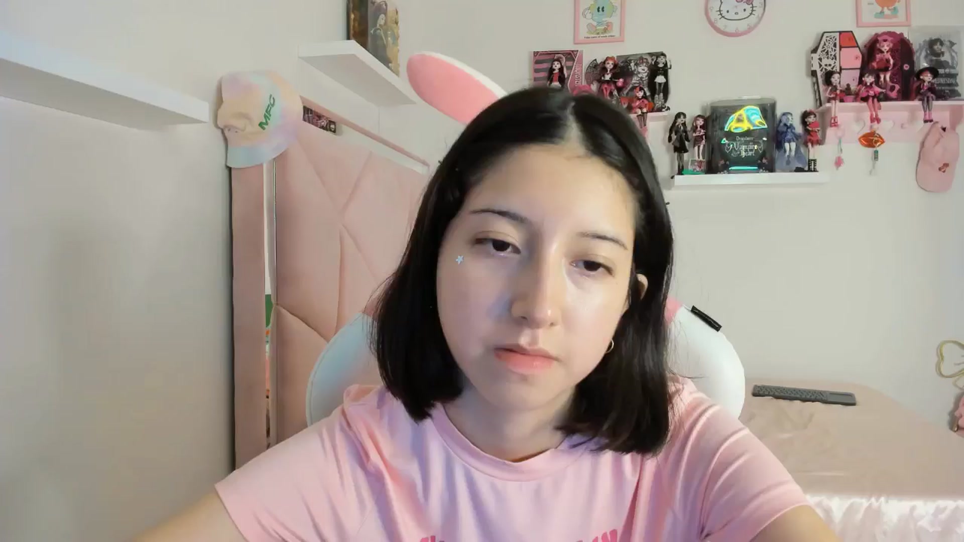 Gallery image thumbnail from Cherrycute666's myfreecams stream on, 10/29/2024, 08:48 image 16 of 20