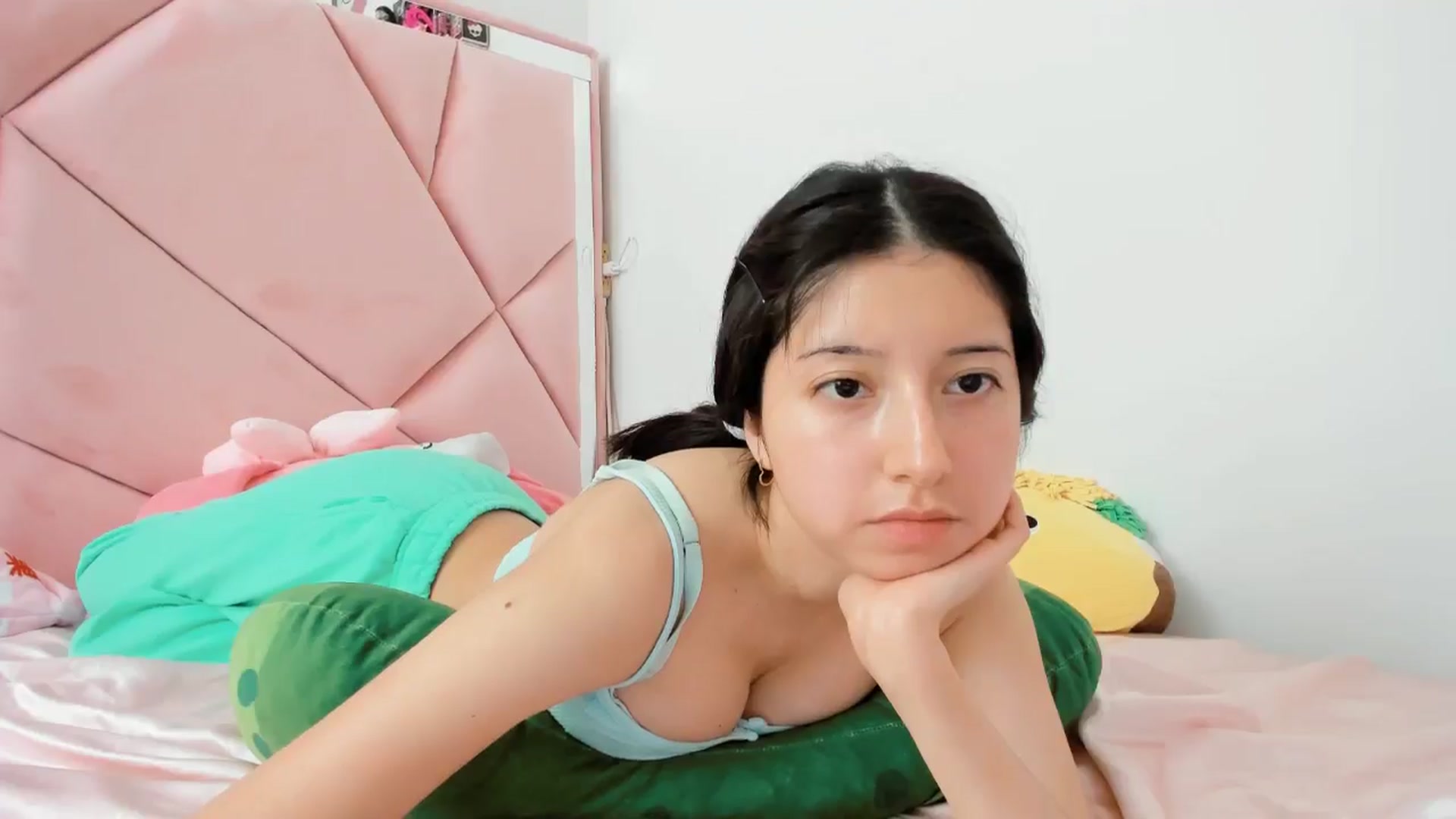 Gallery image thumbnail from Cherrycute666's myfreecams stream on, 10/29/2024, 21:17 image 20 of 20