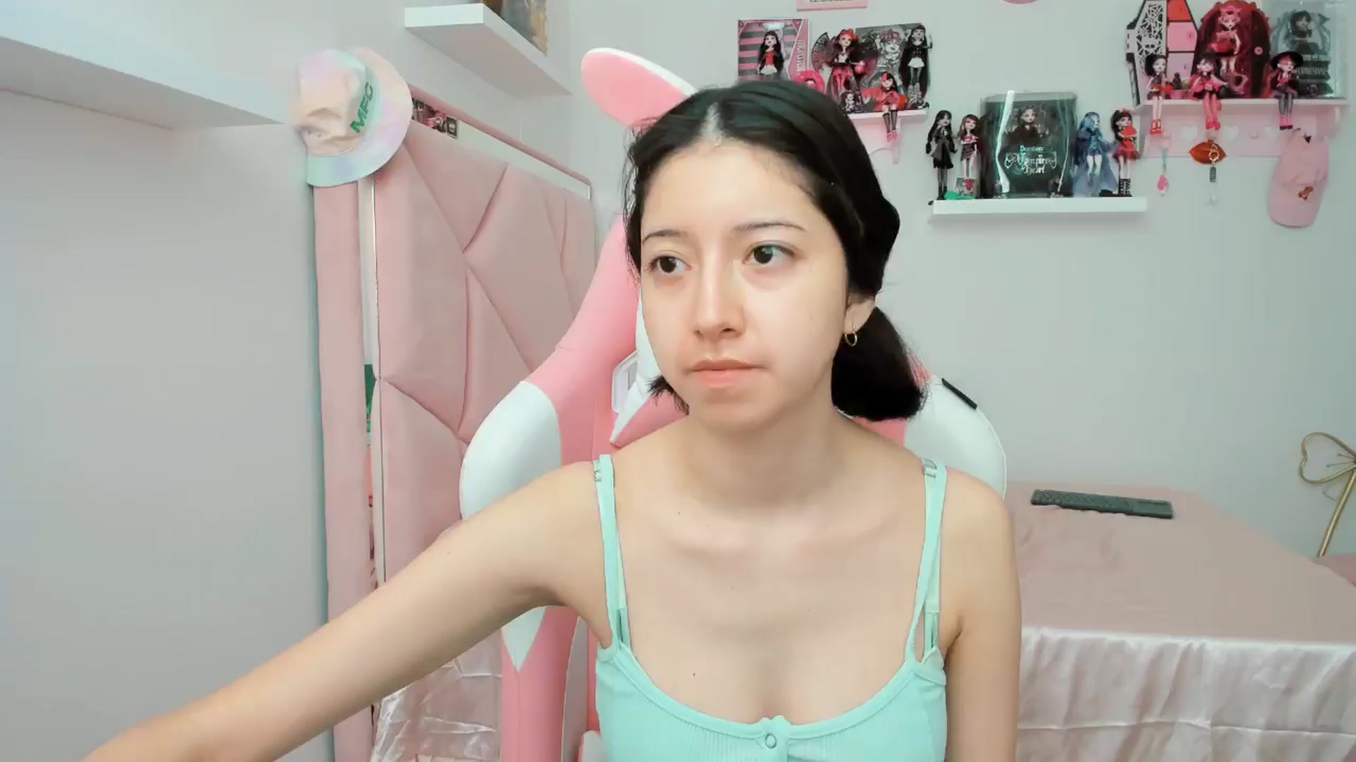 Gallery image thumbnail from Cherrycute666's myfreecams stream on, 10/29/2024, 21:17 image 1 of 20