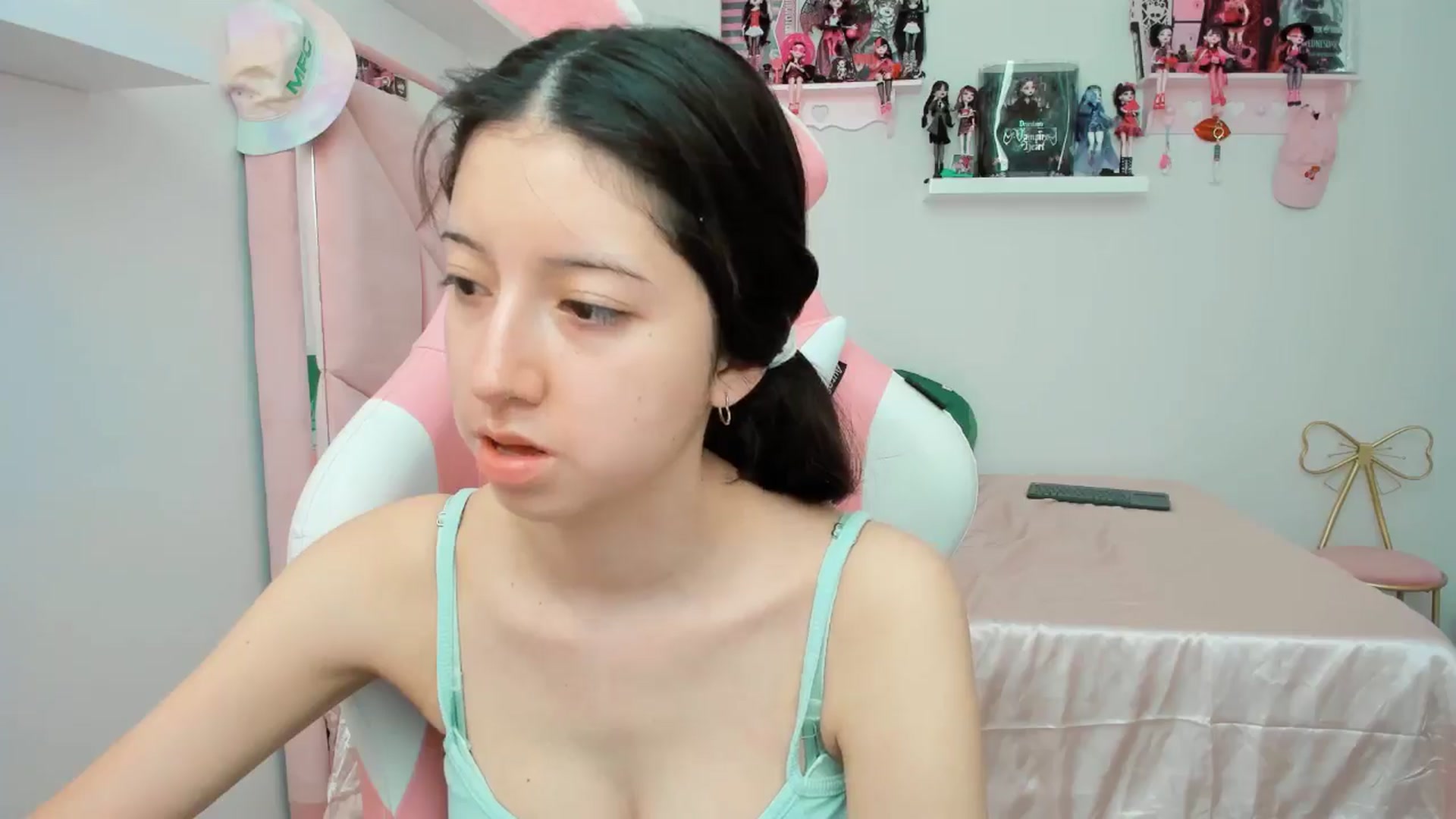 Gallery image thumbnail from Cherrycute666's myfreecams stream on, 10/29/2024, 21:17 image 7 of 20