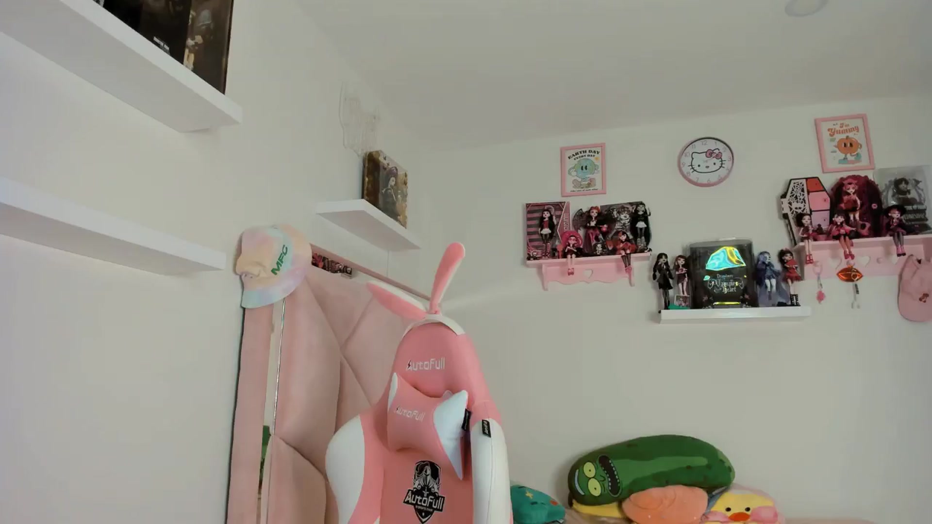 Gallery image thumbnail from Cherrycute666's myfreecams stream on, 10/30/2024, 05:30 image 2 of 20