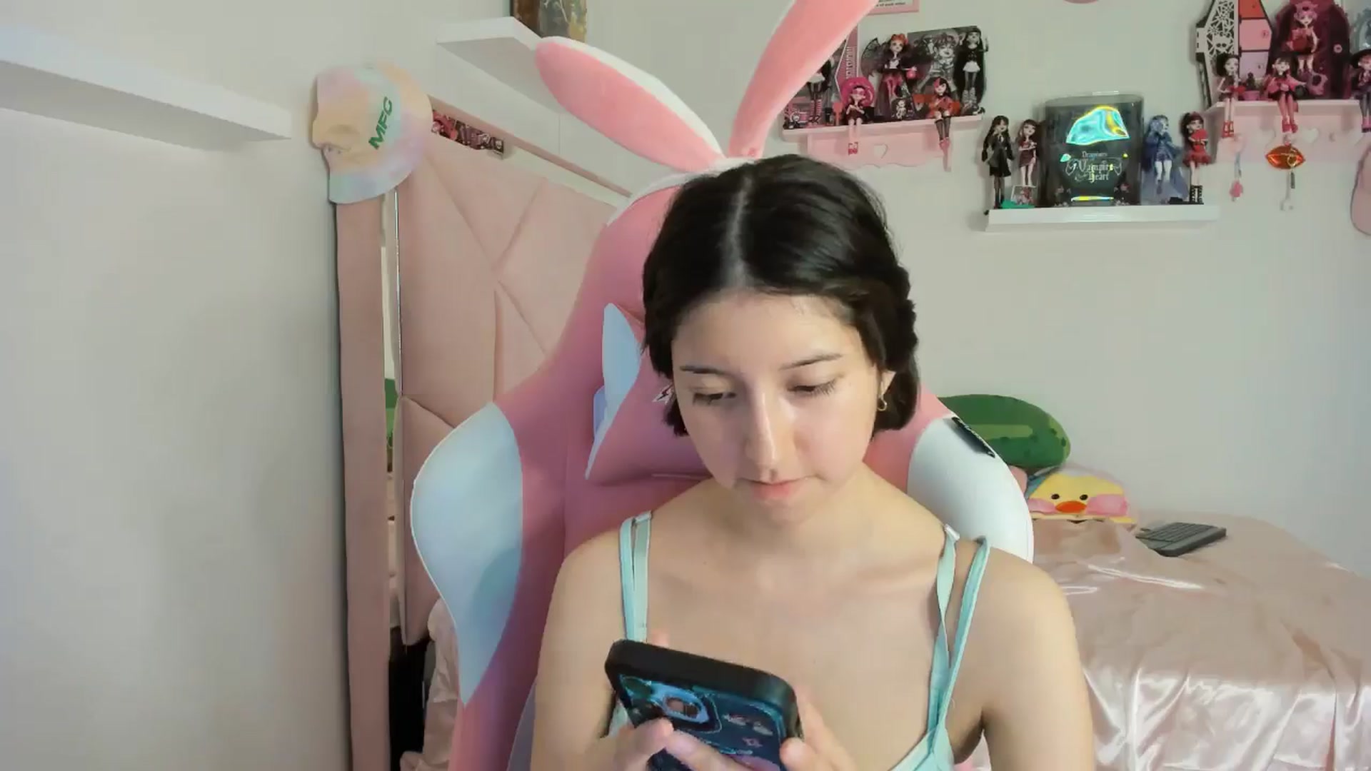 Gallery image thumbnail from Cherrycute666's myfreecams stream on, 10/30/2024, 05:30 image 11 of 20
