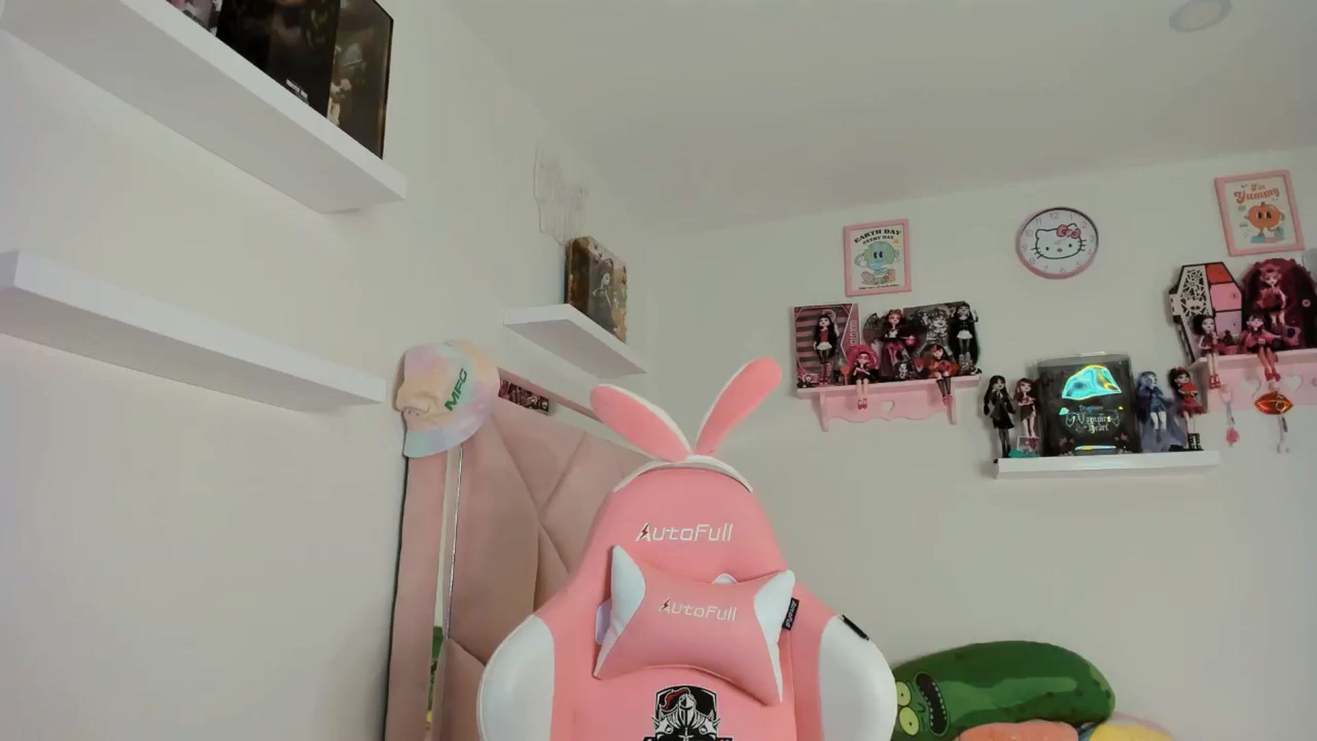 Gallery image thumbnail from Cherrycute666's myfreecams stream on, 10/30/2024, 07:38 image 7 of 20
