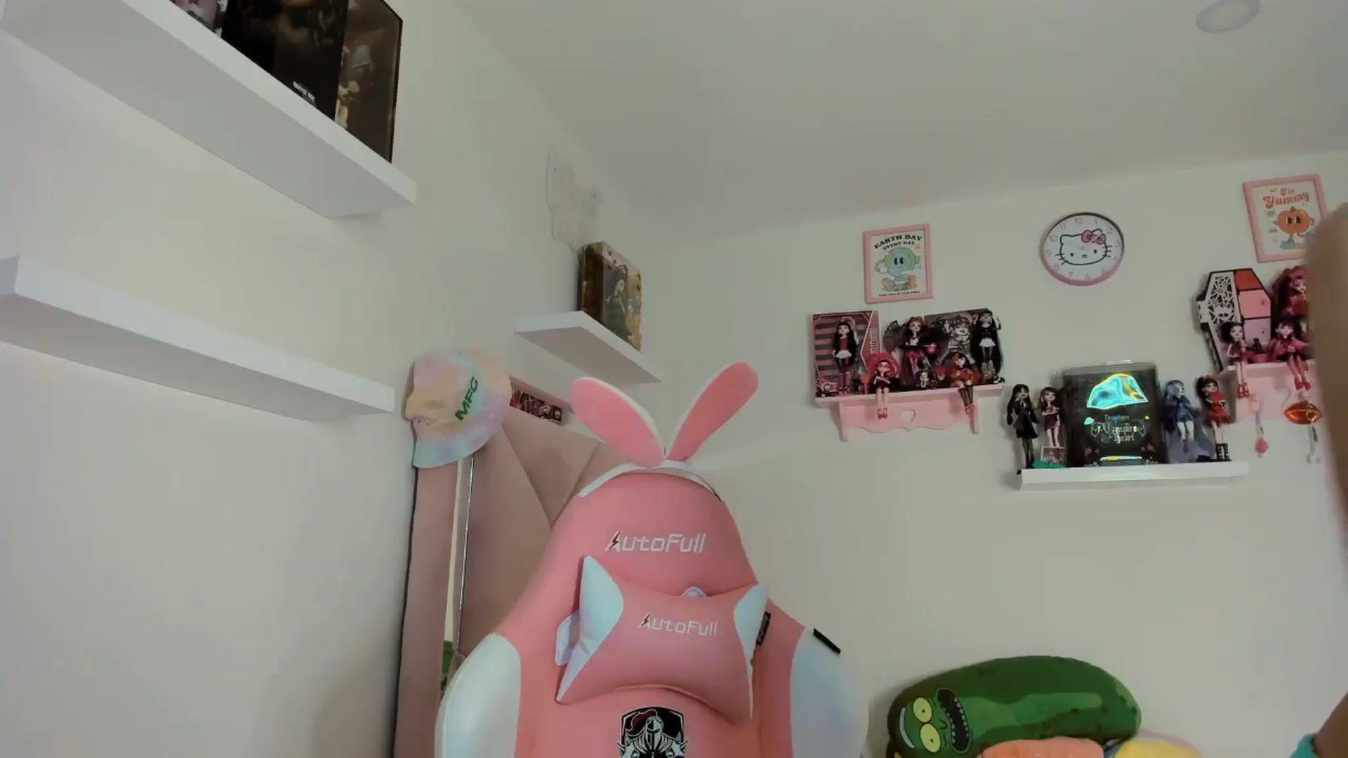Gallery image thumbnail from Cherrycute666's myfreecams stream on, 10/30/2024, 07:38 image 6 of 20