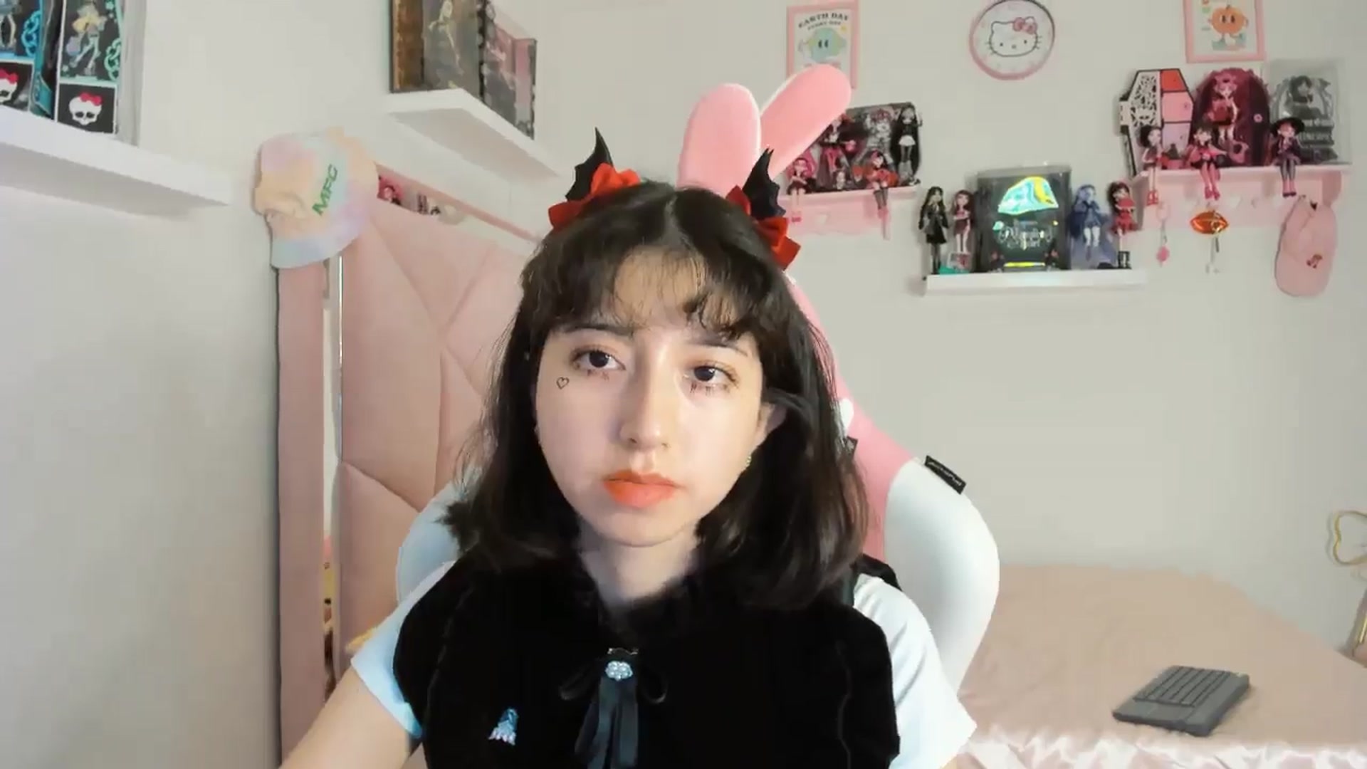 Gallery image thumbnail from Cherrycute666's myfreecams stream on, 10/31/2024, 02:27 image 4 of 20