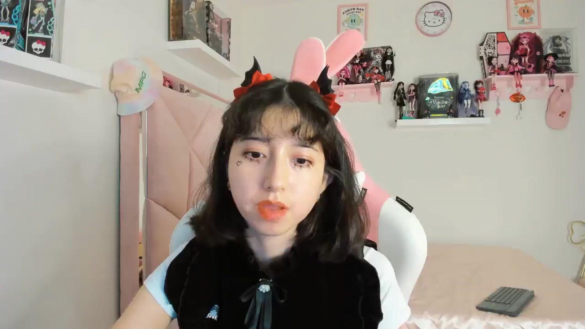 Gallery image thumbnail from Cherrycute666's myfreecams stream on, 10/31/2024, 02:27 image 5 of 20