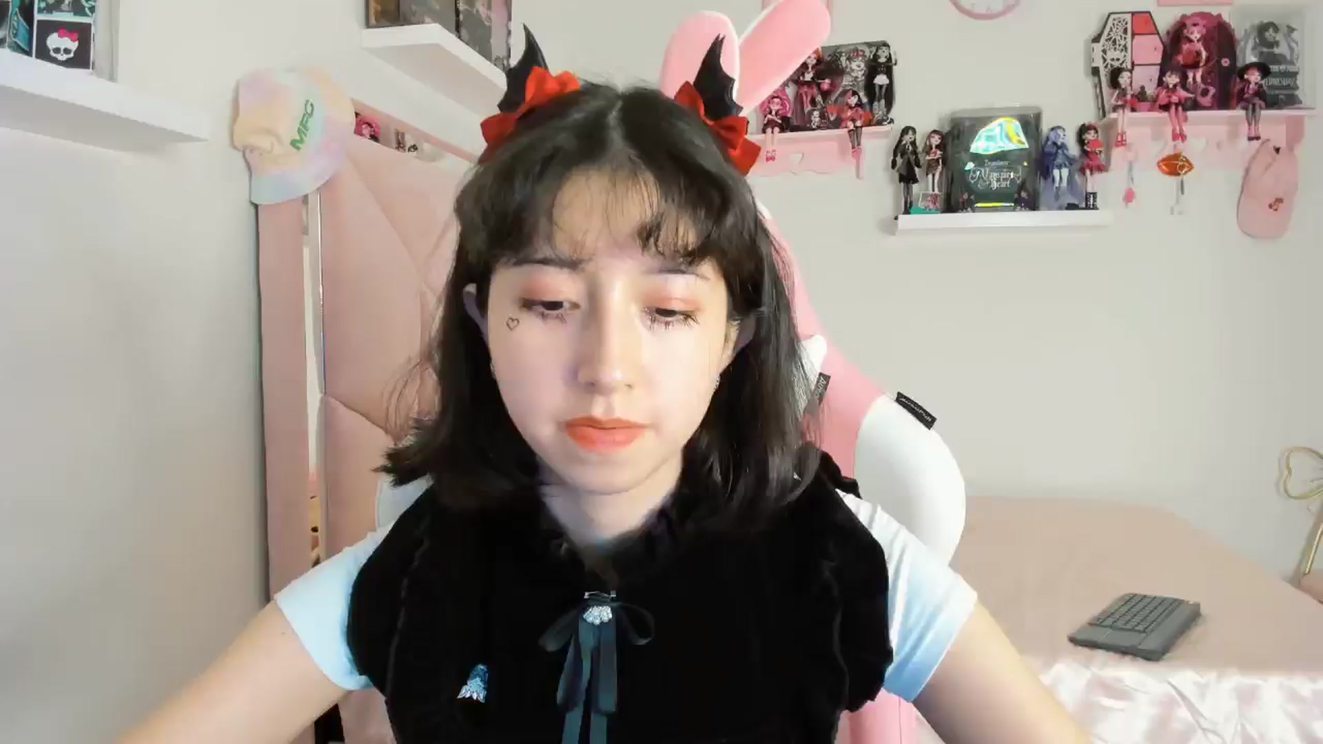 Gallery image thumbnail from Cherrycute666's myfreecams stream on, 10/31/2024, 02:27 image 1 of 20