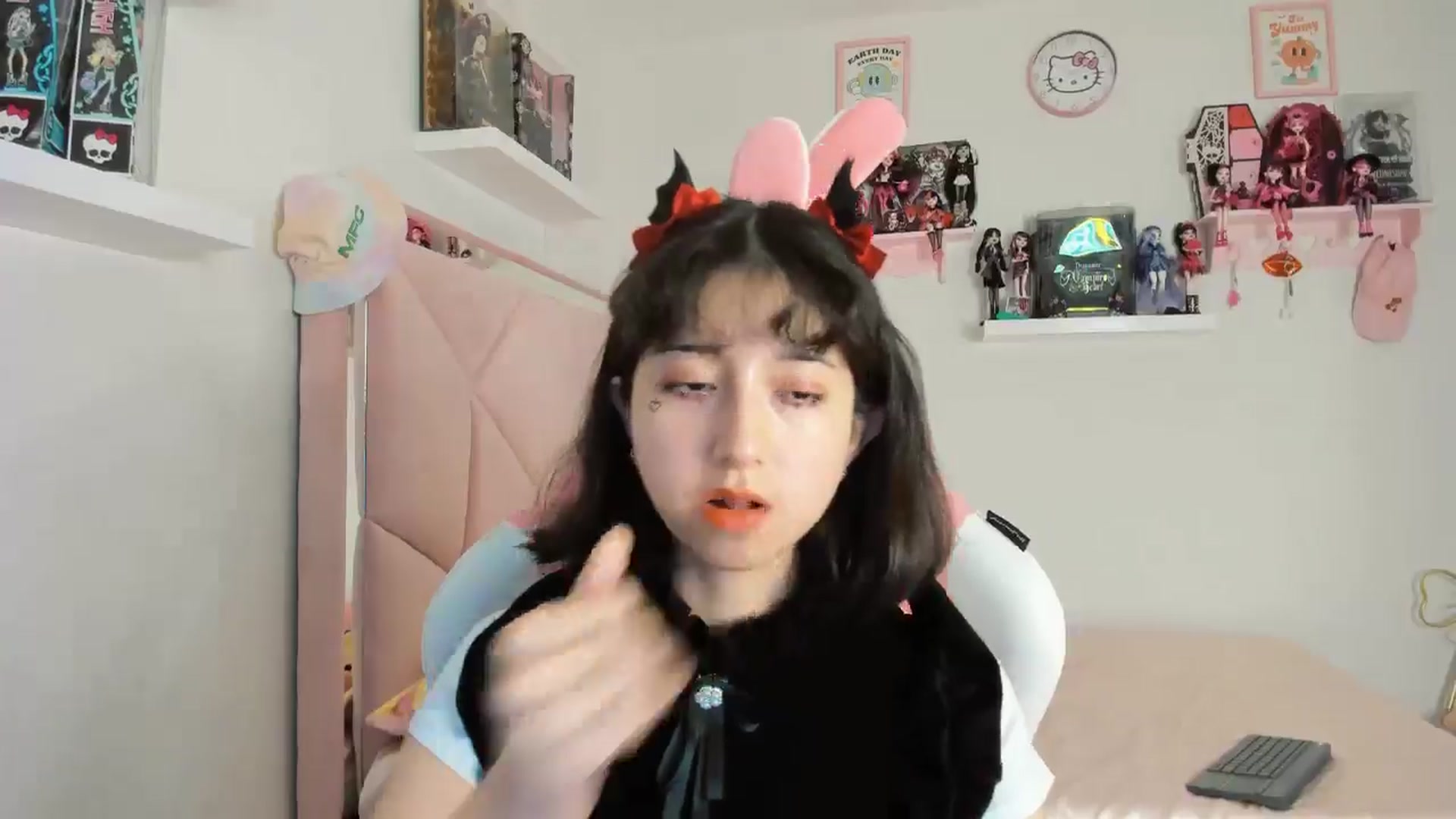 Gallery image thumbnail from Cherrycute666's myfreecams stream on, 10/31/2024, 02:27 image 2 of 20