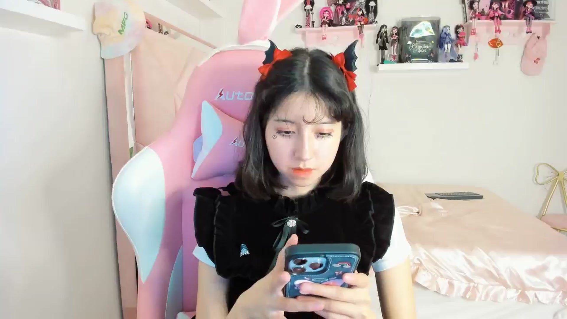 Gallery image thumbnail from Cherrycute666's myfreecams stream on, 10/31/2024, 07:42 image 6 of 20