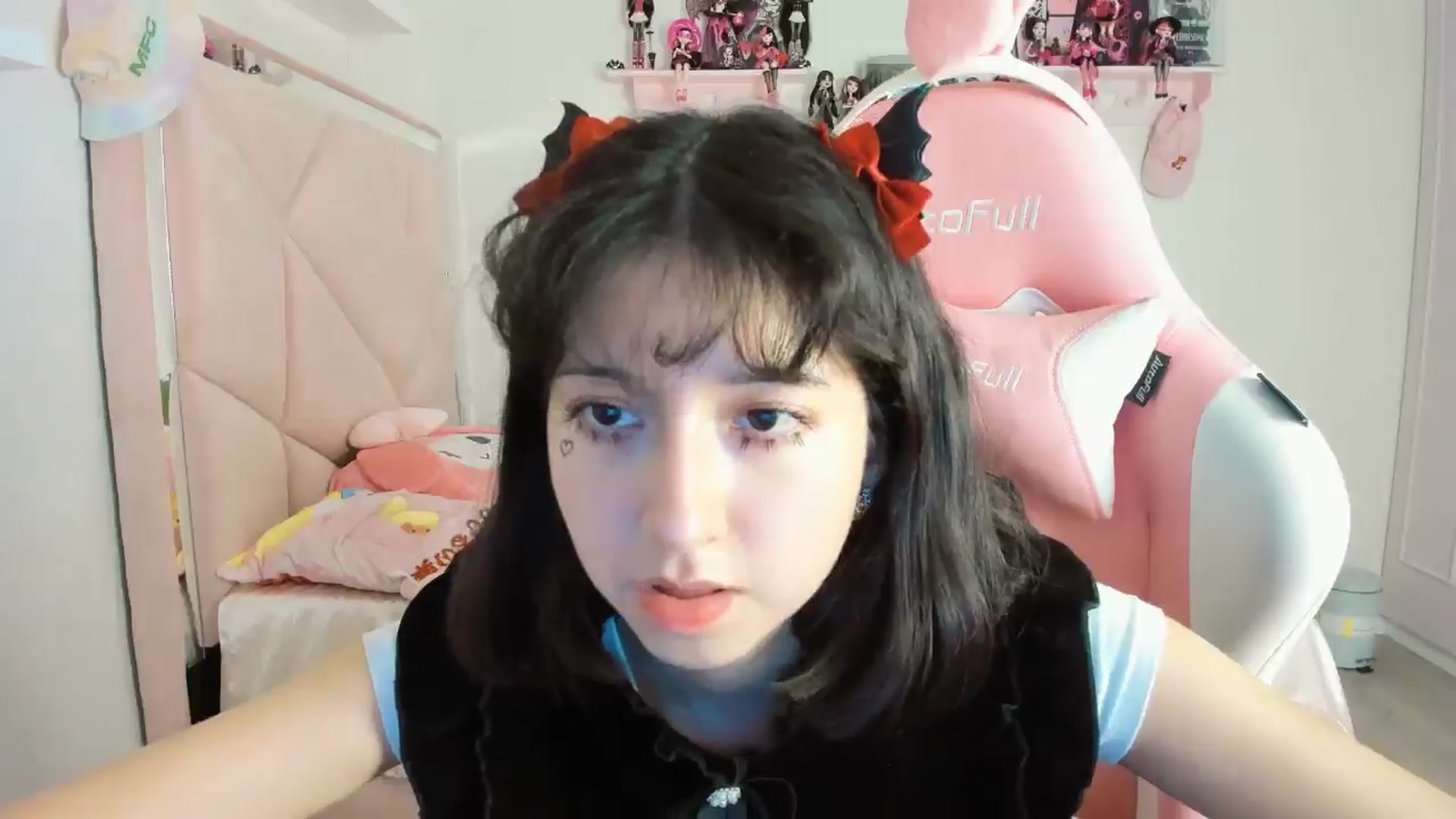 Gallery image thumbnail from Cherrycute666's myfreecams stream on, 10/31/2024, 07:42 image 18 of 20