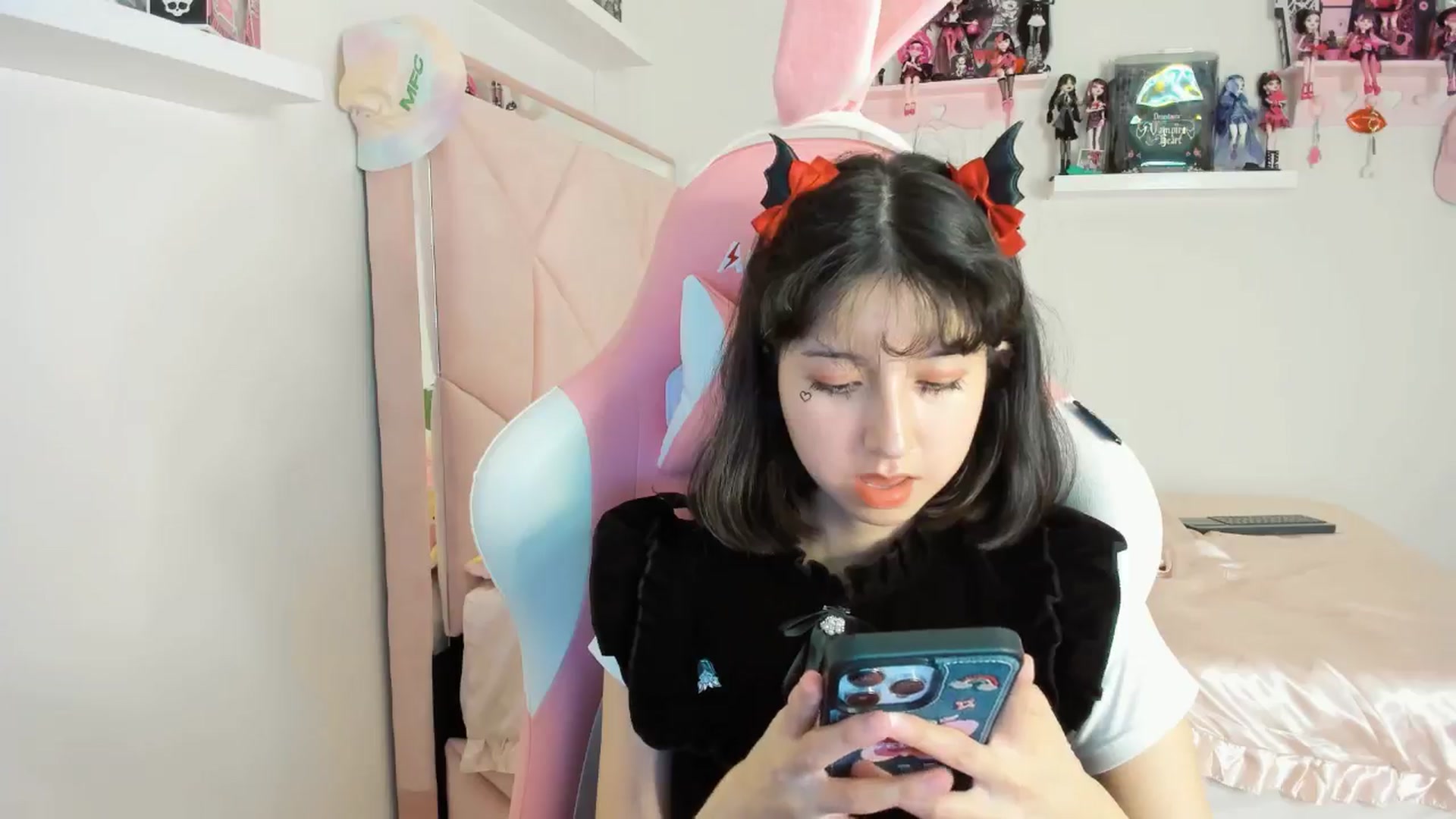 Gallery image thumbnail from Cherrycute666's myfreecams stream on, 10/31/2024, 07:42 image 11 of 20