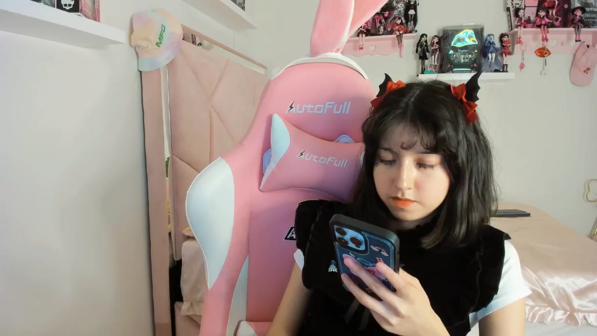 Gallery image thumbnail from Cherrycute666's myfreecams stream on, 10/31/2024, 07:42 image 12 of 20