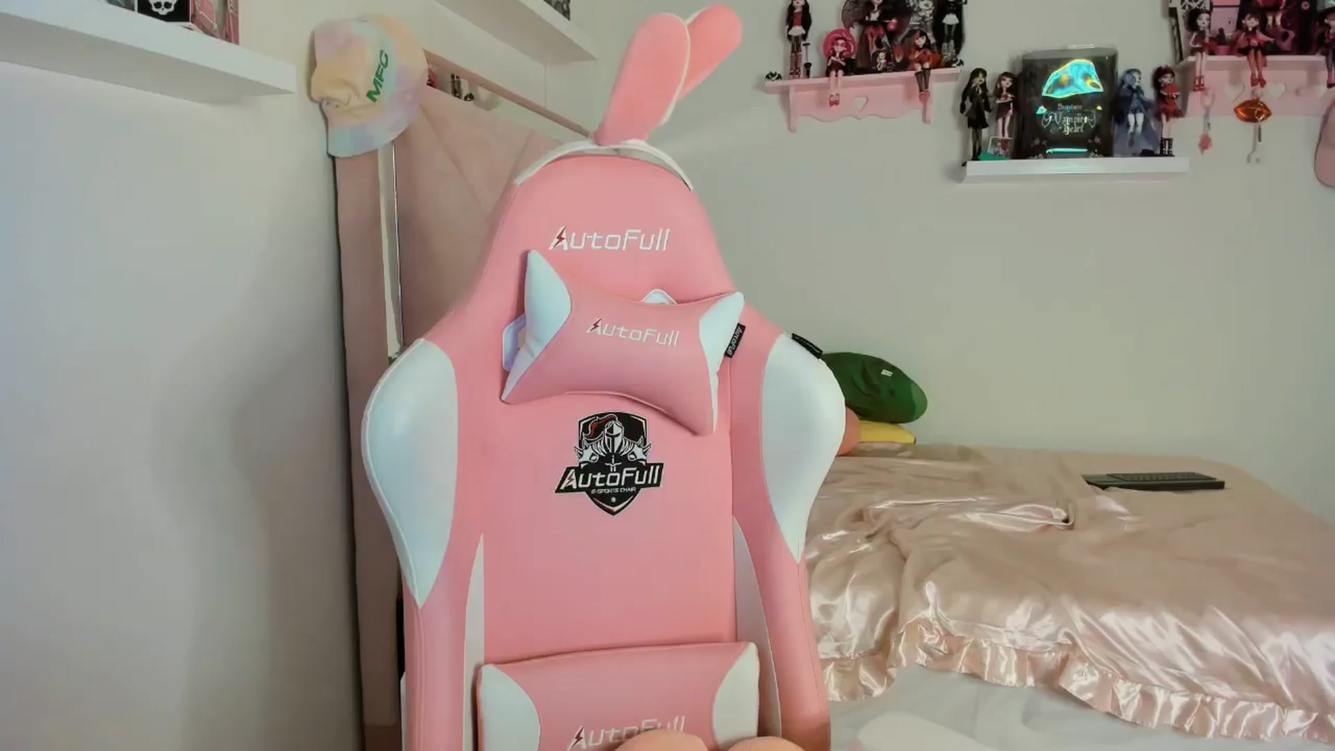 Gallery image thumbnail from Cherrycute666's myfreecams stream on, 10/31/2024, 07:42 image 9 of 20