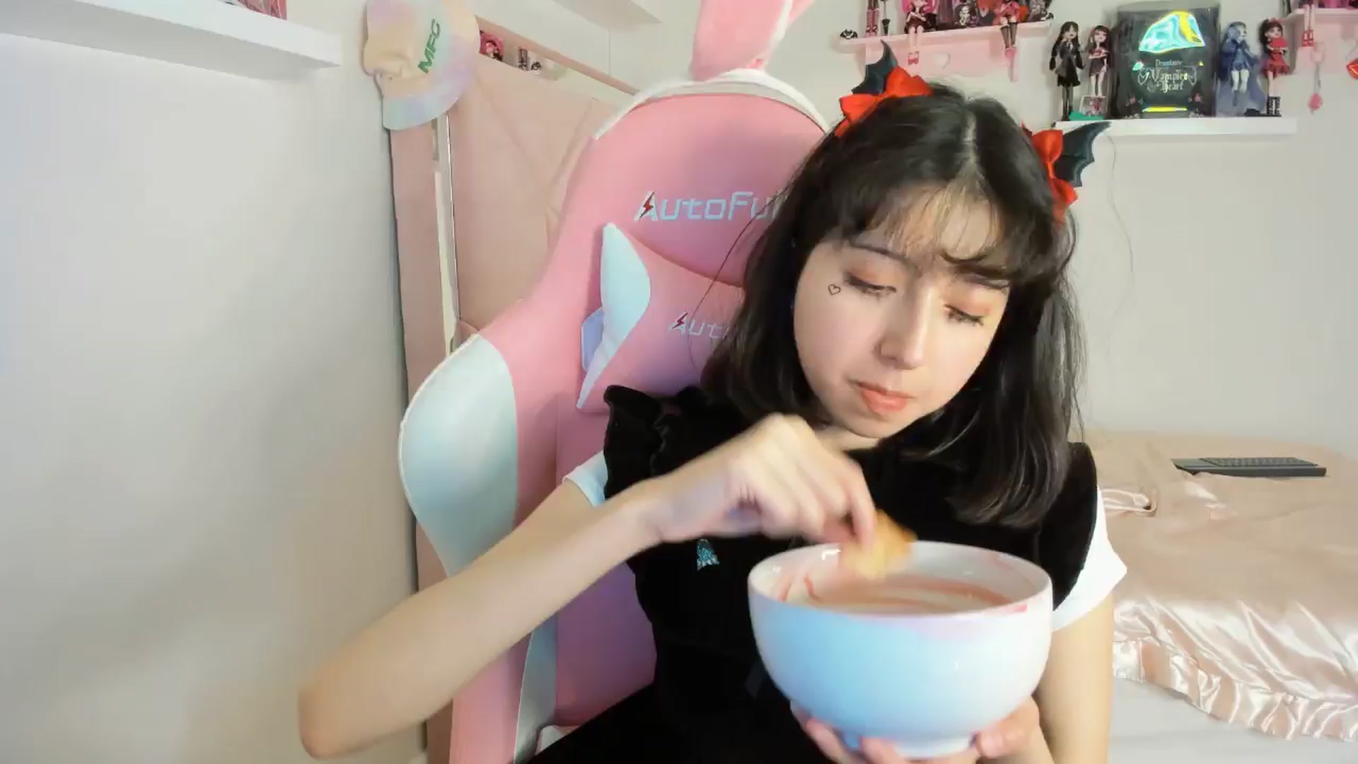Gallery image thumbnail from Cherrycute666's myfreecams stream on, 10/31/2024, 07:42 image 1 of 20