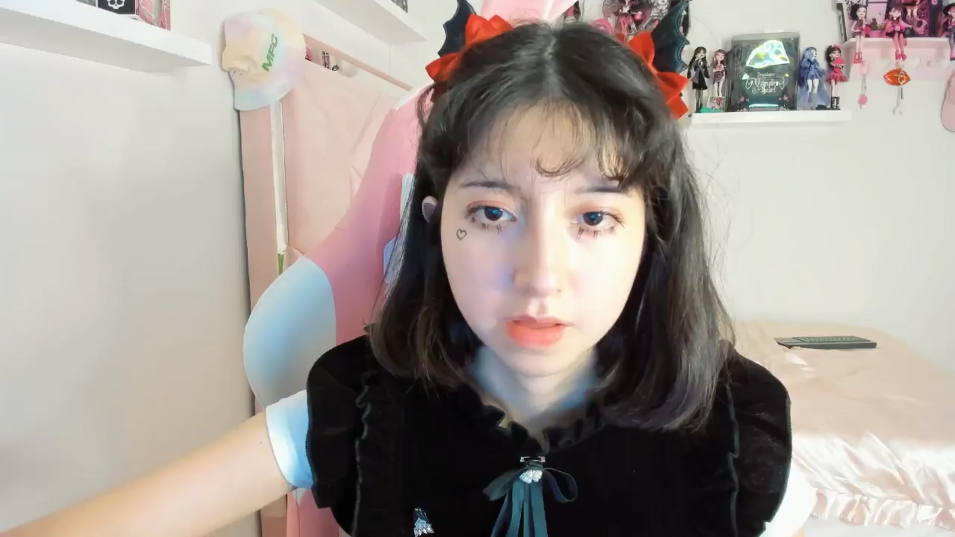 Gallery image thumbnail from Cherrycute666's myfreecams stream on, 10/31/2024, 07:42 image 10 of 20