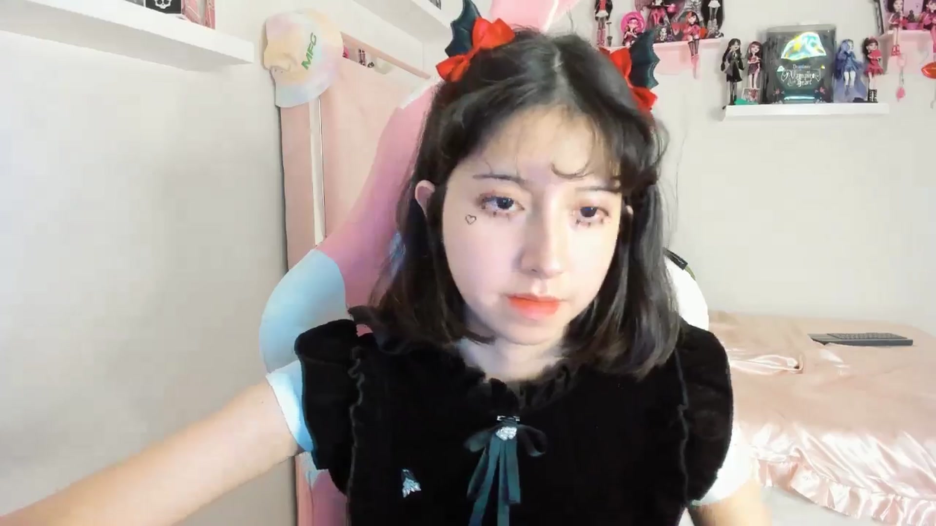 Gallery image thumbnail from Cherrycute666's myfreecams stream on, 10/31/2024, 07:42 image 8 of 20