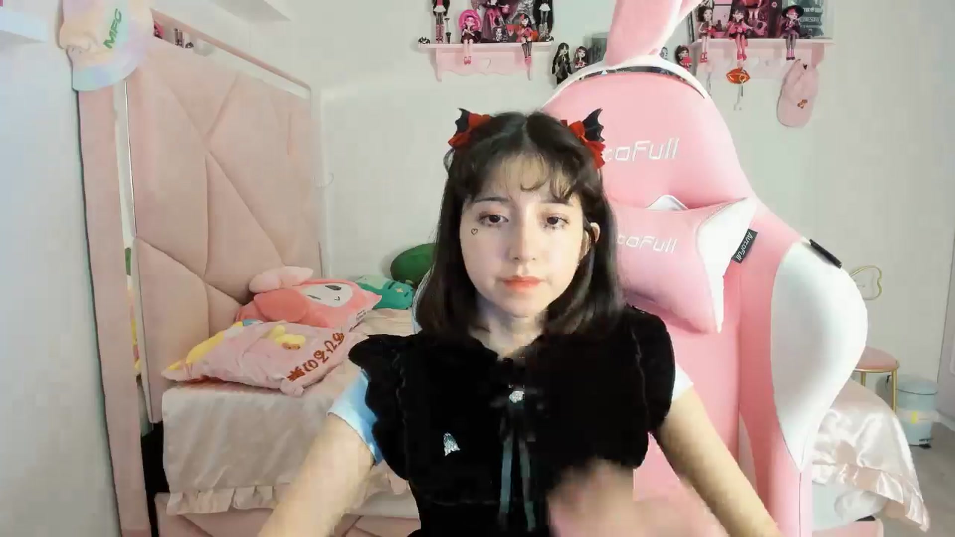 Gallery image thumbnail from Cherrycute666's myfreecams stream on, 10/31/2024, 07:42 image 17 of 20