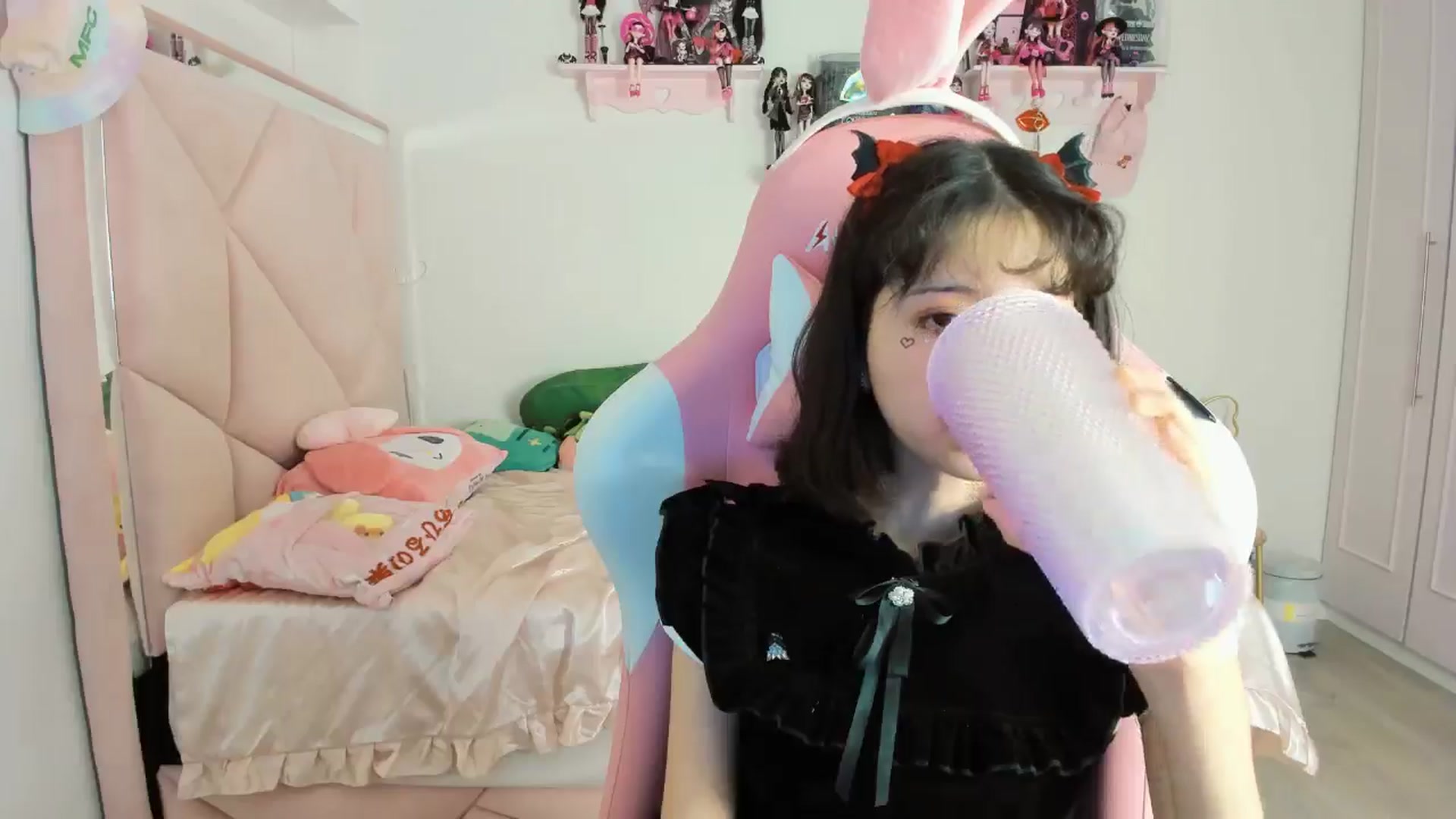 Gallery image thumbnail from Cherrycute666's myfreecams stream on, 10/31/2024, 07:42 image 16 of 20
