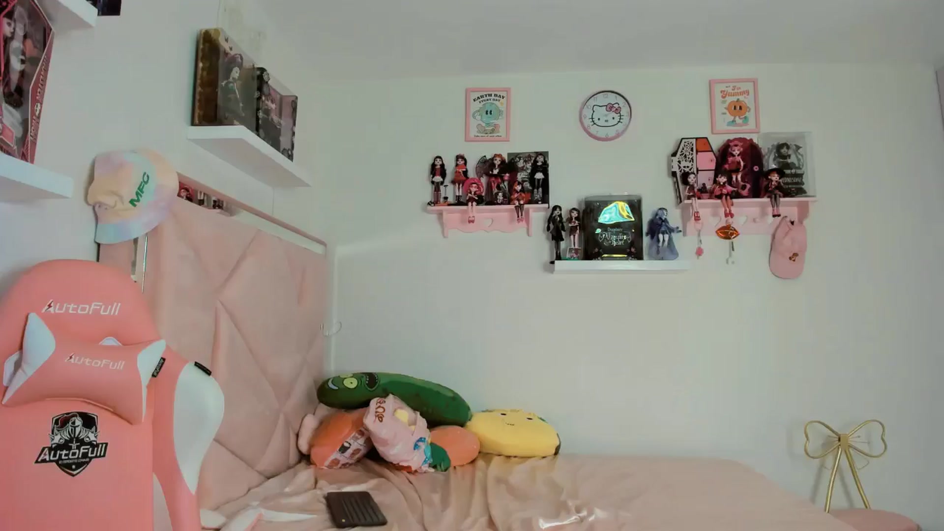 Gallery image thumbnail from Cherrycute666's myfreecams stream on, 11/01/2024, 04:26 image 13 of 20